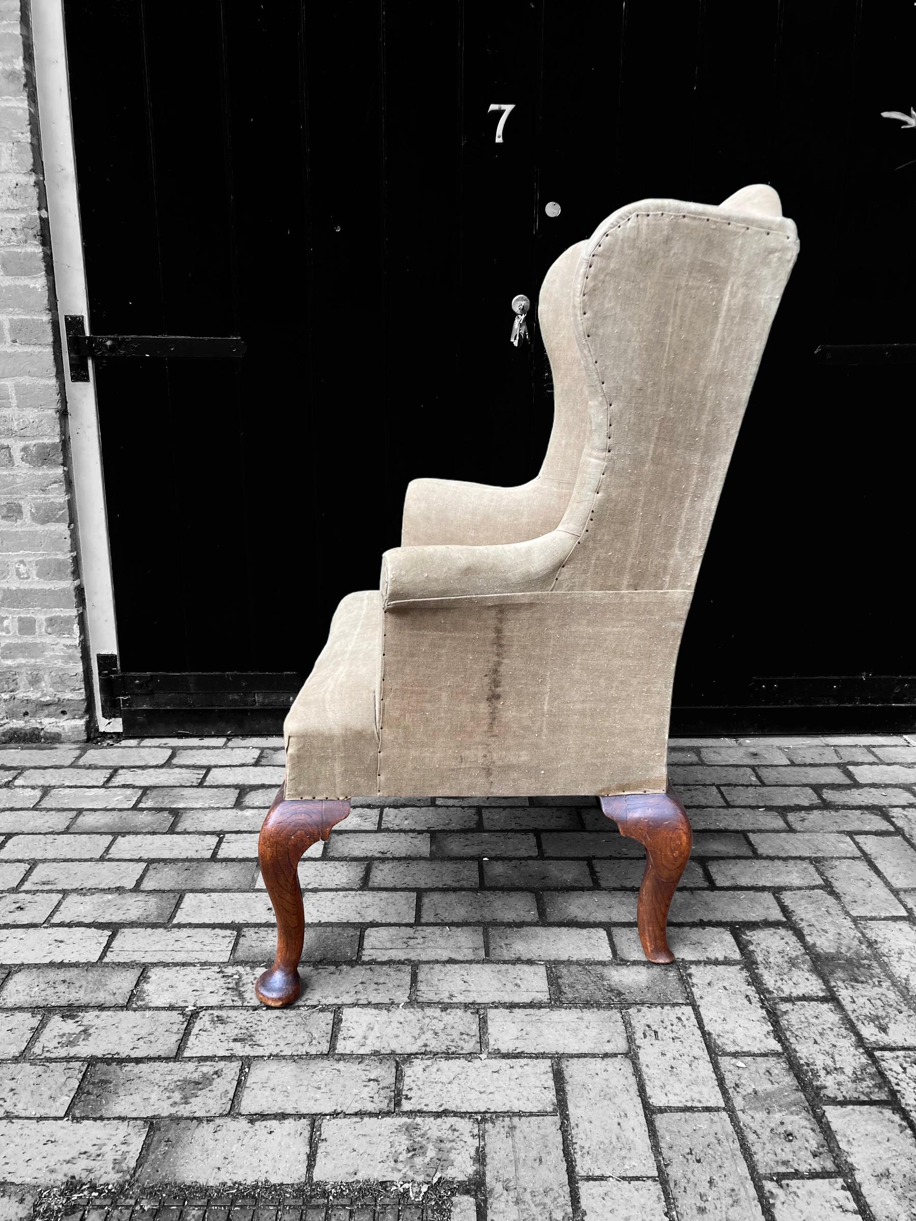 Georgian Overscaled Elm Cabriole Leg Wing Chair In Good Condition For Sale In Reepham, GB