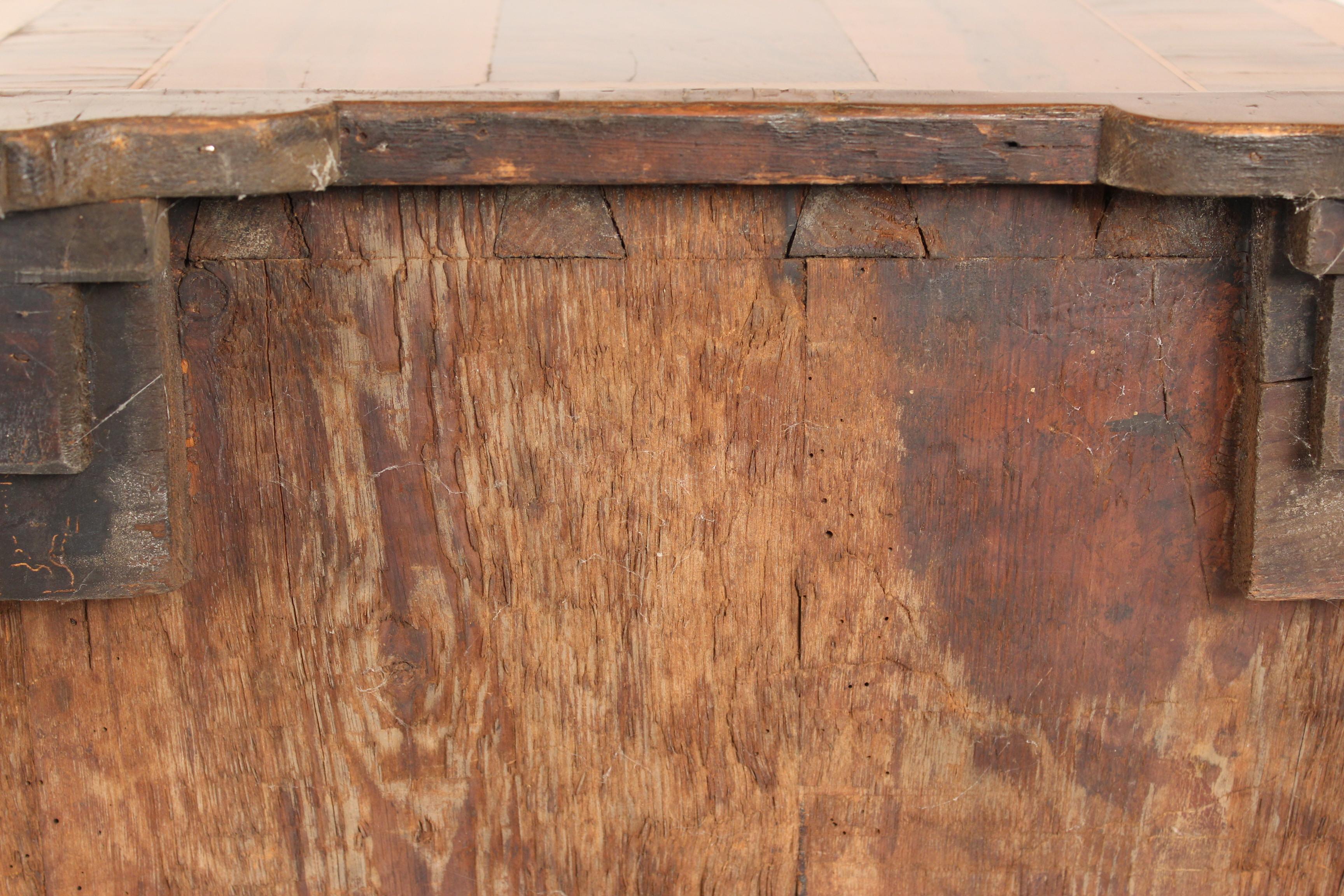 Georgian Oyster Burl Chest of Drawers For Sale 5