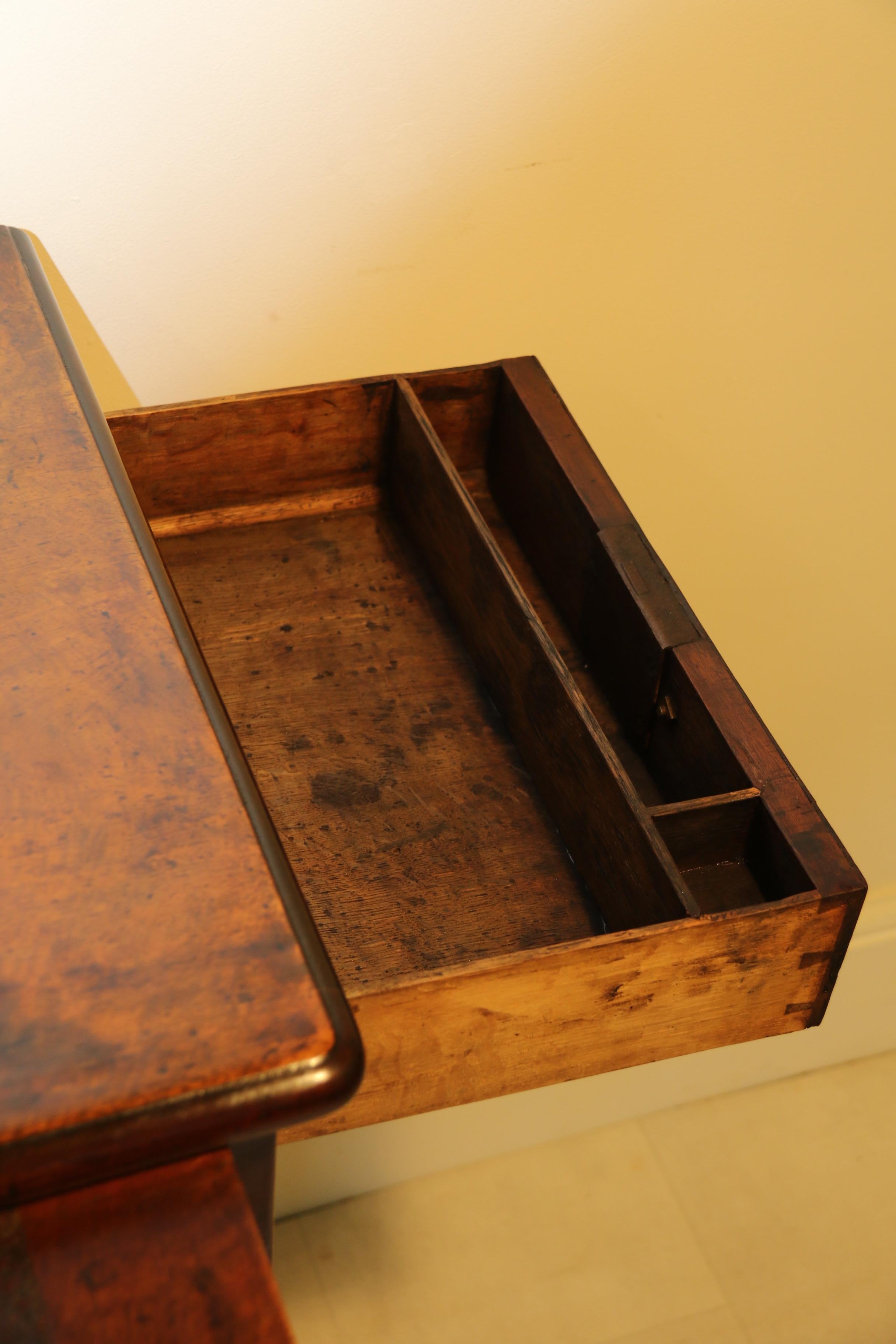 Georgian Padauk Wood Bachelors Chest of Drawers with Writing Fitment, circa 1730 For Sale 5