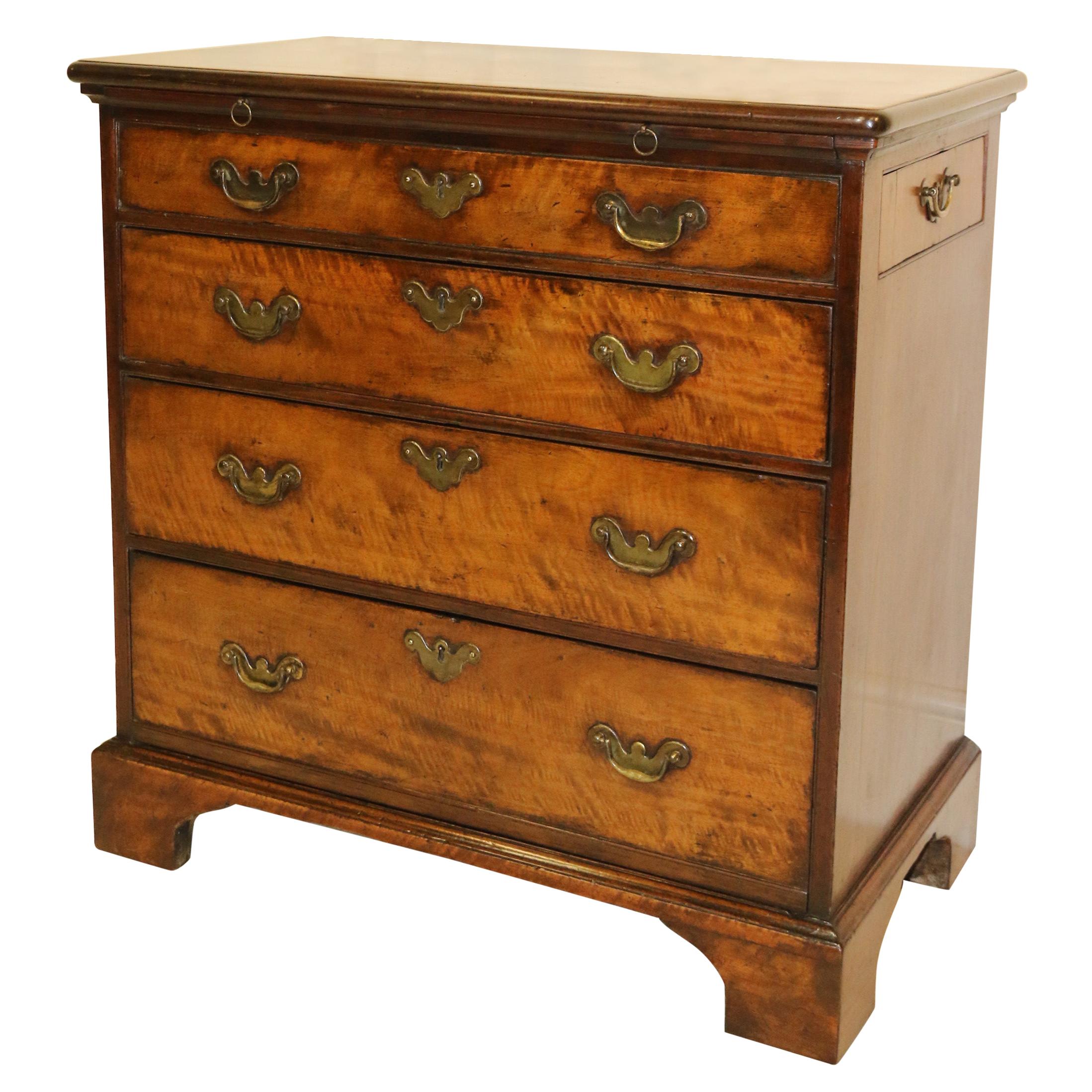 Georgian Padauk Wood Bachelors Chest of Drawers with Writing Fitment, circa 1730 For Sale