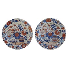 Paire d'assiettes plates géorgiennes Mason's Ironstone en panier patiné au Japon, vers 1818