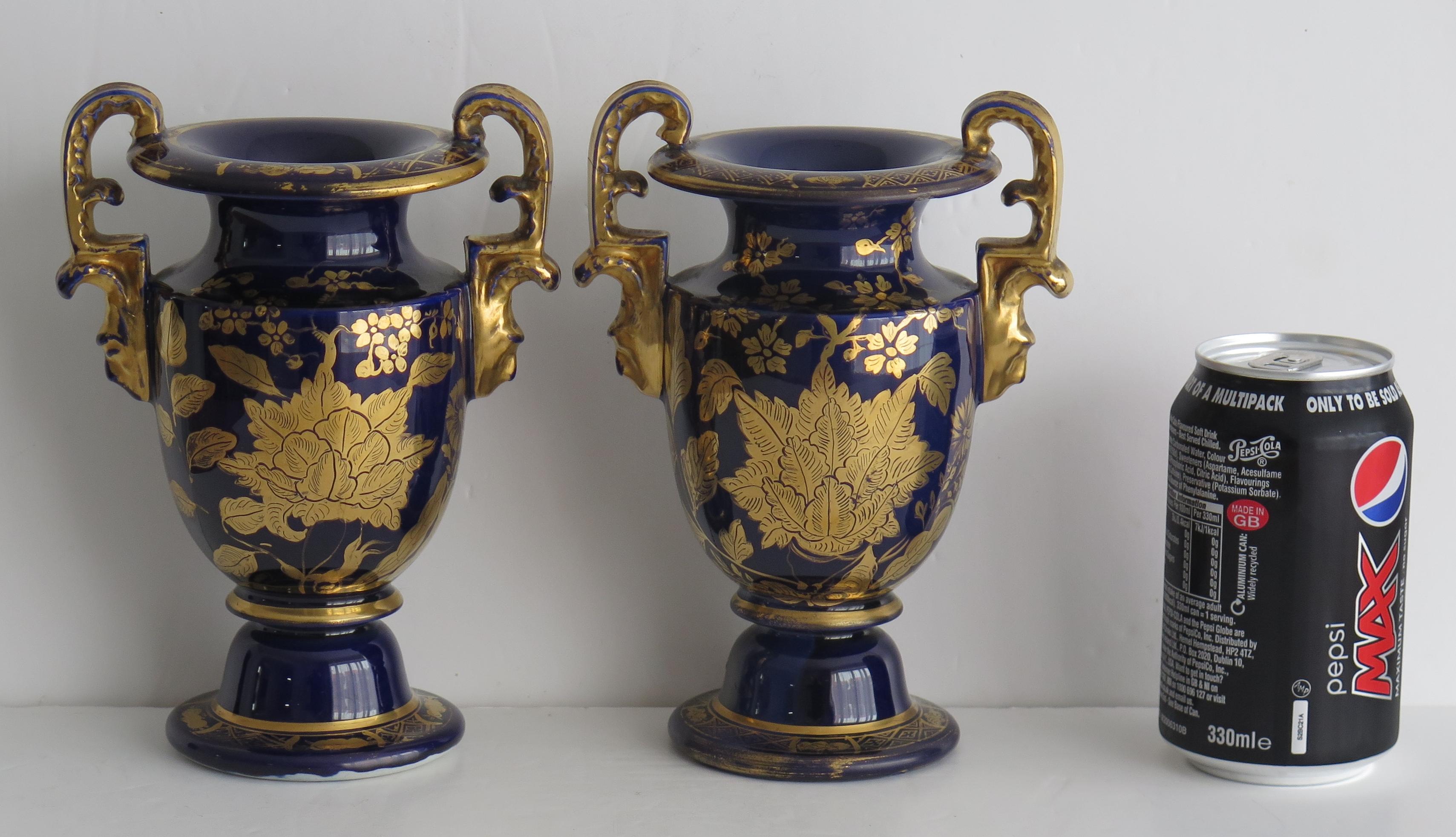 Georgian Pair of Mason's Ironstone Vases with Gold Gilded Pattern, circa 1818 For Sale 1