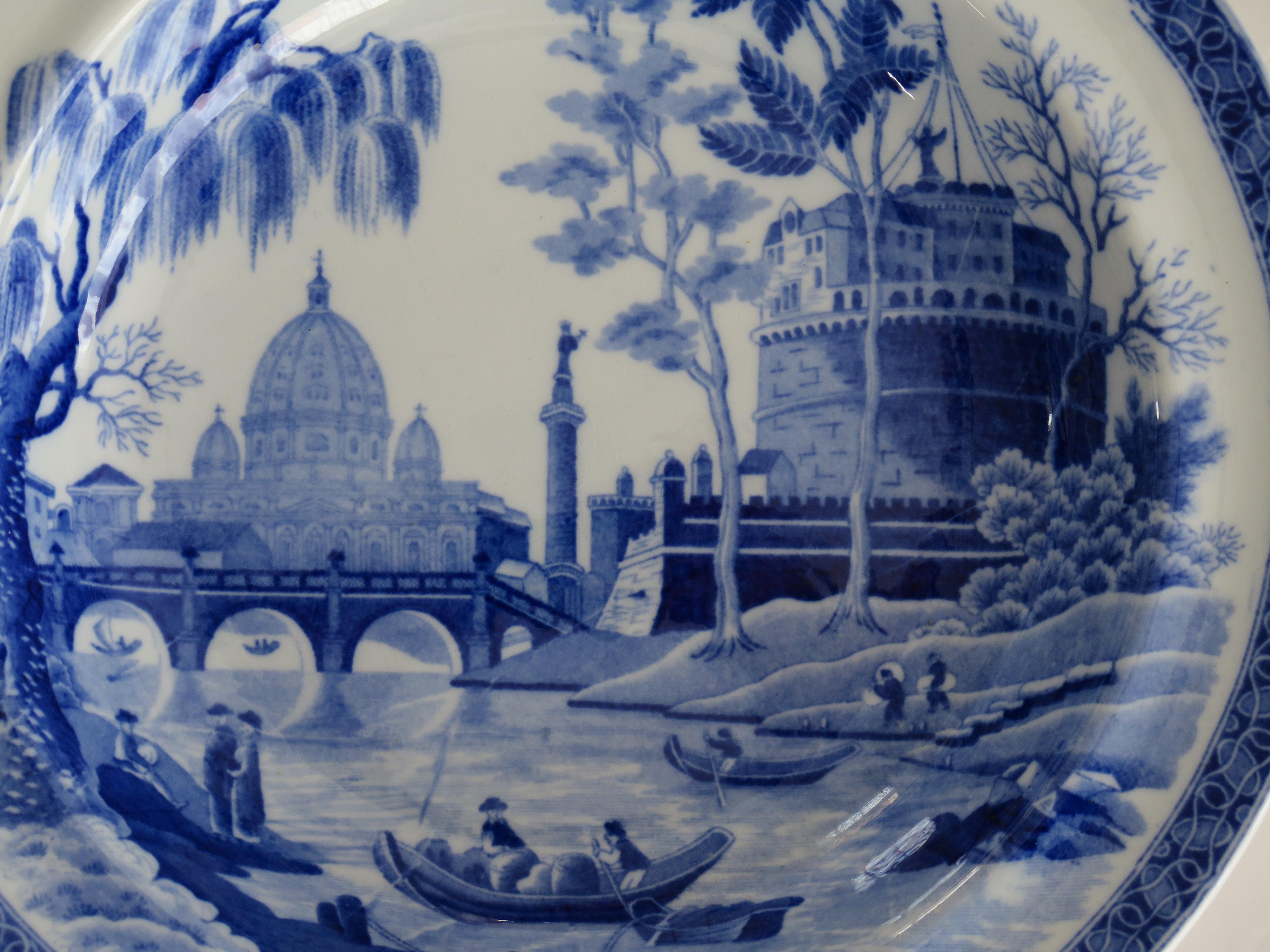 Vernissé Soupières géorgiennes PAIR de Spode en bleu et blanc à motif Rome ou Tibre, vers 1815 en vente