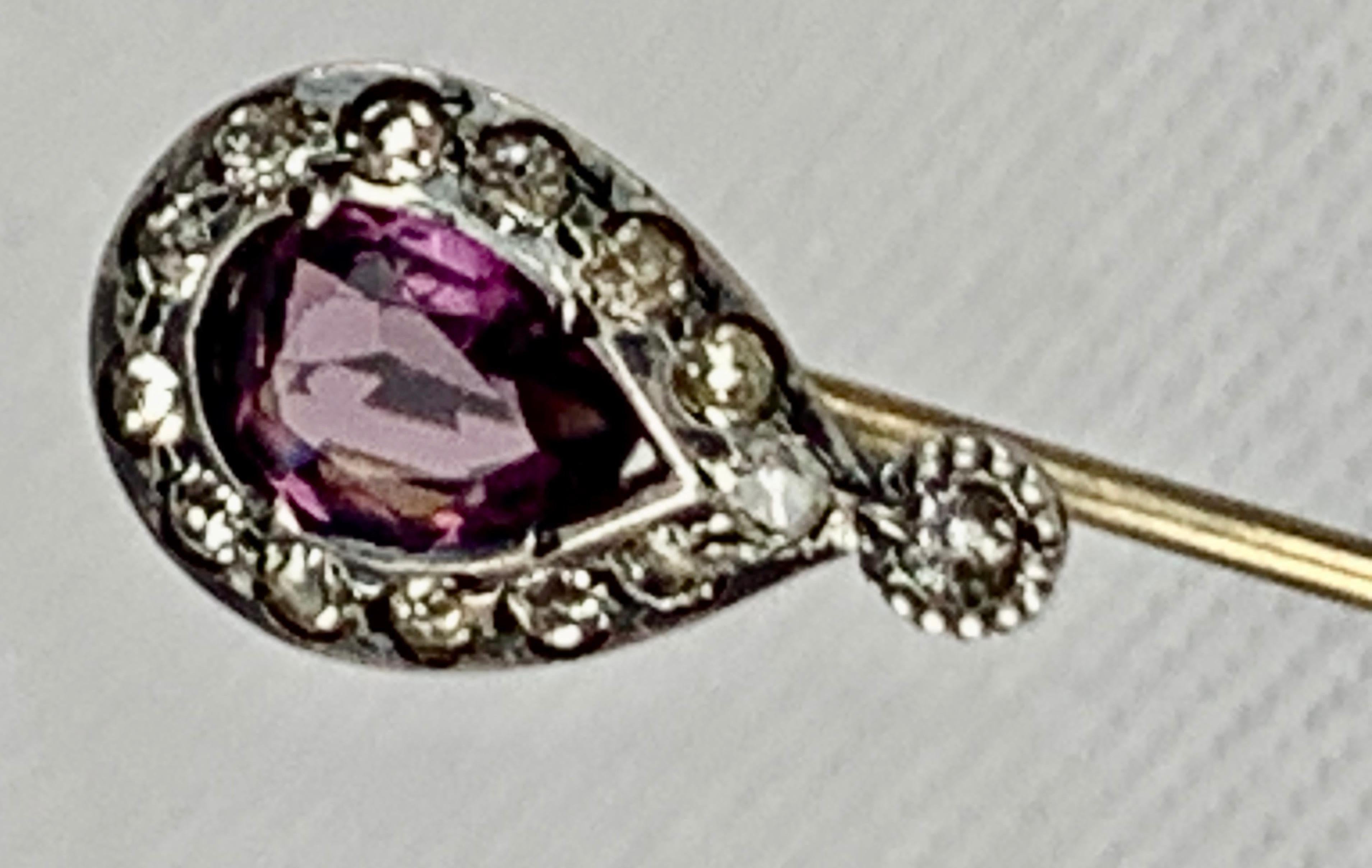 Birnenförmige Amethyst- und Pastensteine, georgianische Anstecknadel-England, 19. Jahrhundert (Tropfenschliff)