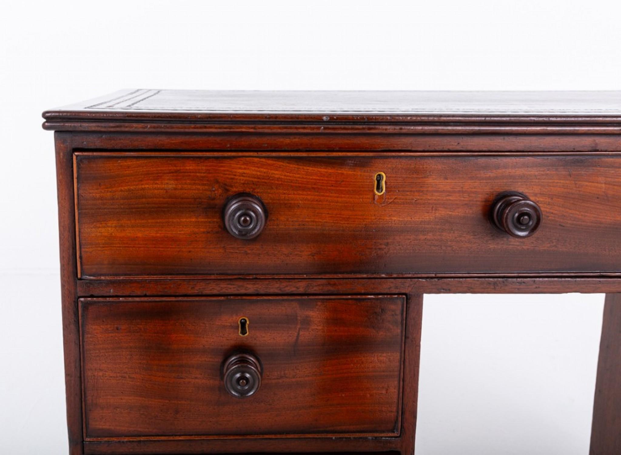 Bureau à piédestal géorgien Acajou Ancien écritoire Bon état - En vente à Potters Bar, GB