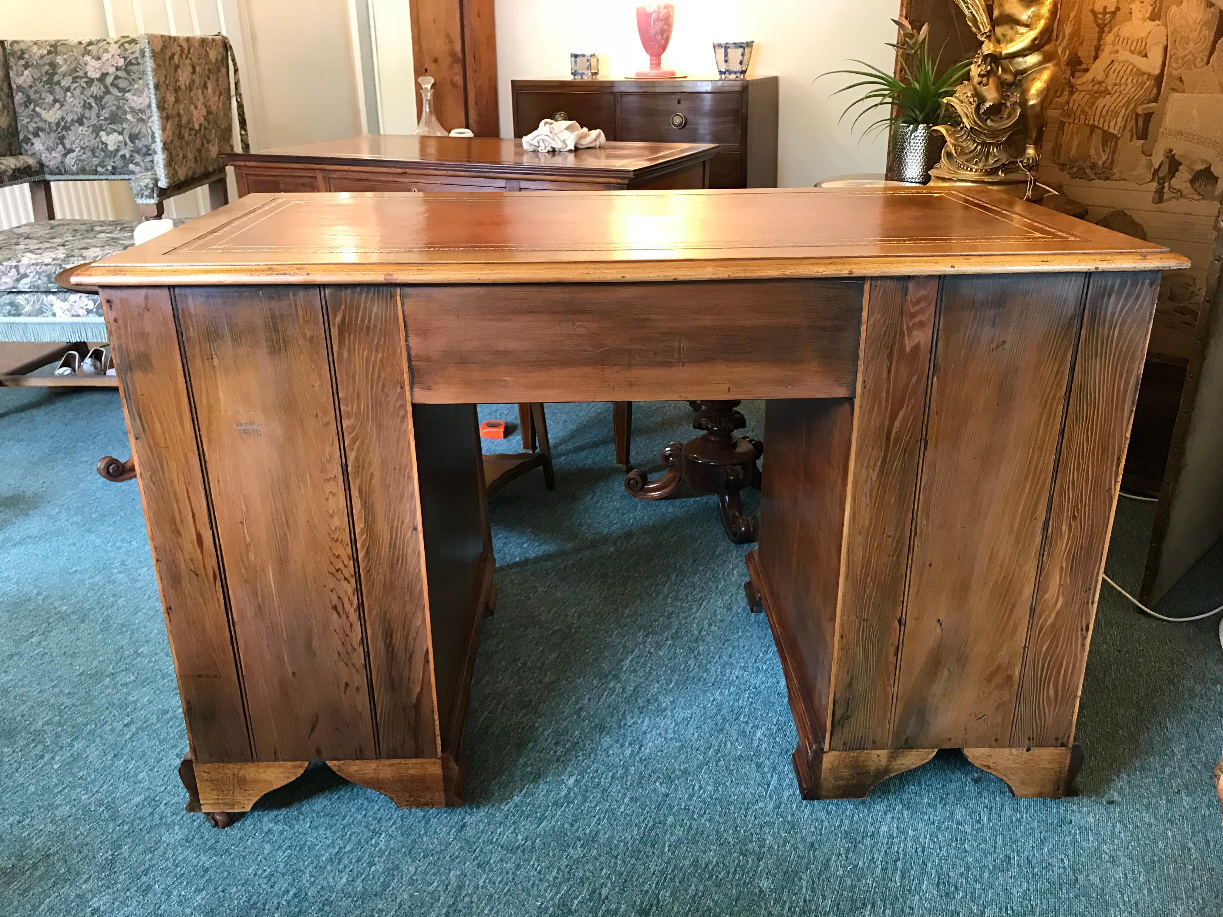 Georgian Pedestal Kneehole Desk In Excellent Condition In Bournemouth, GB