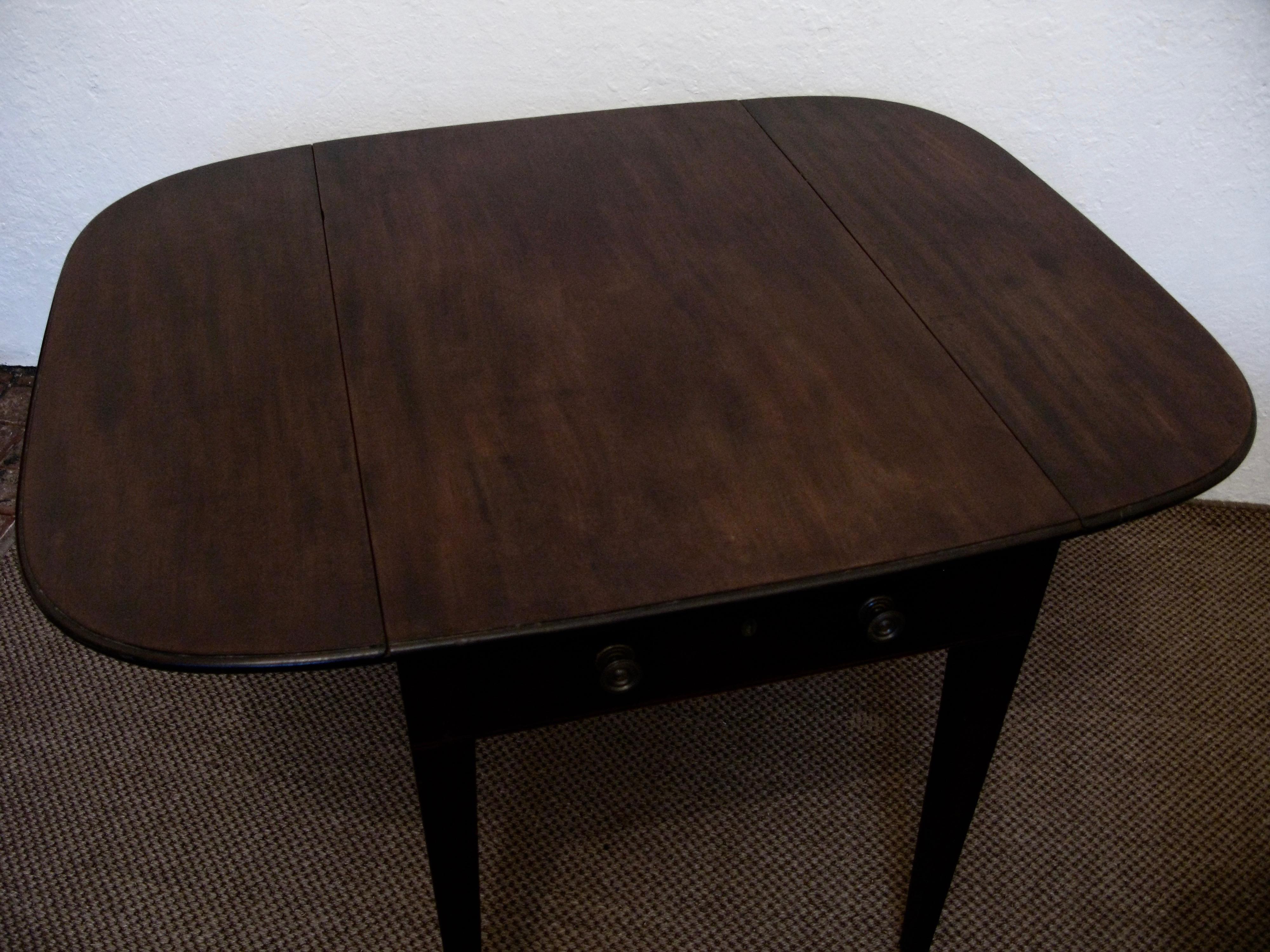 Georgian Pembroke, breakfas Table, England, Mahogany, Early 19th Century Antique In Fair Condition In South Cotswolds, GB