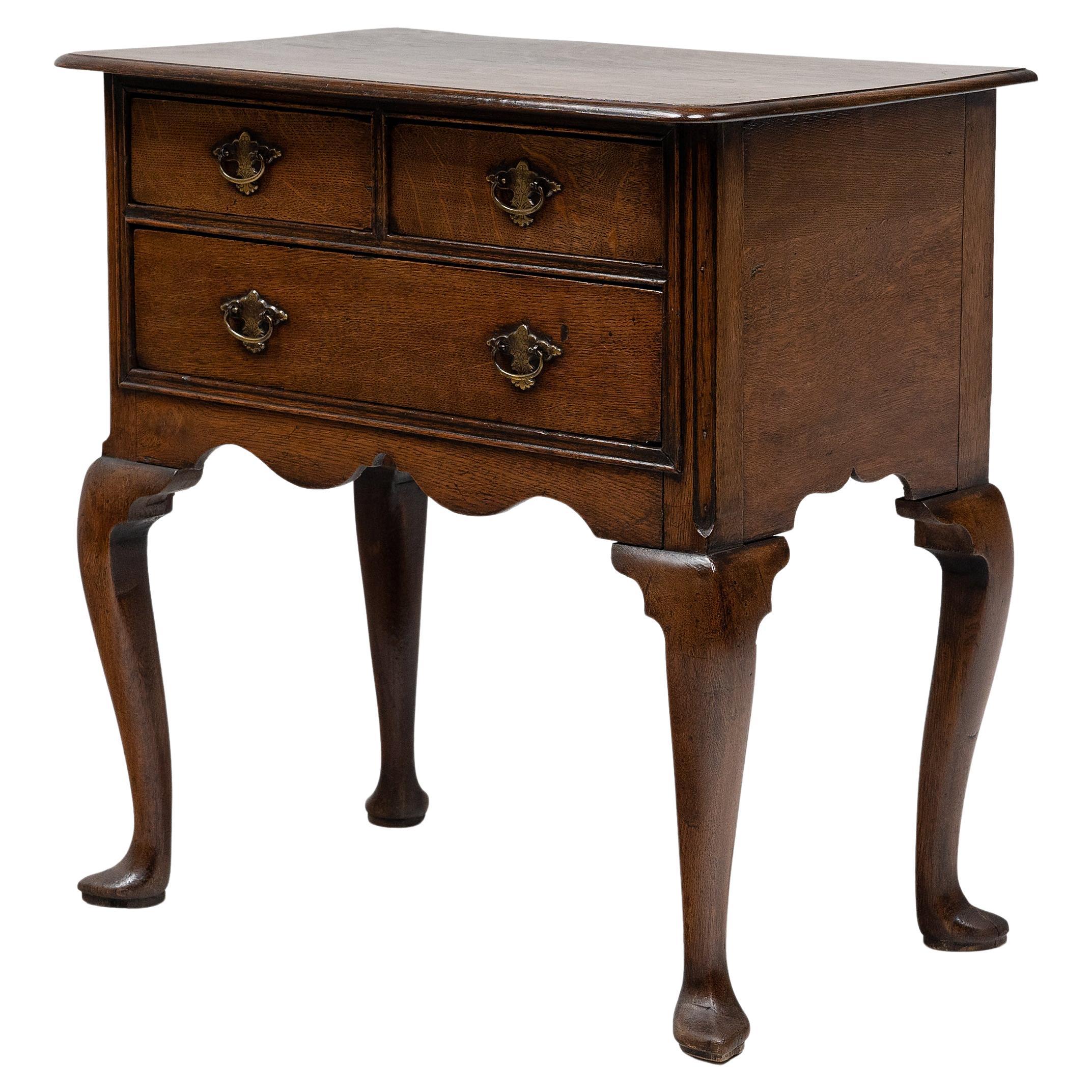 Table d'appoint basse anglaise d'époque géorgienne, vers 1750