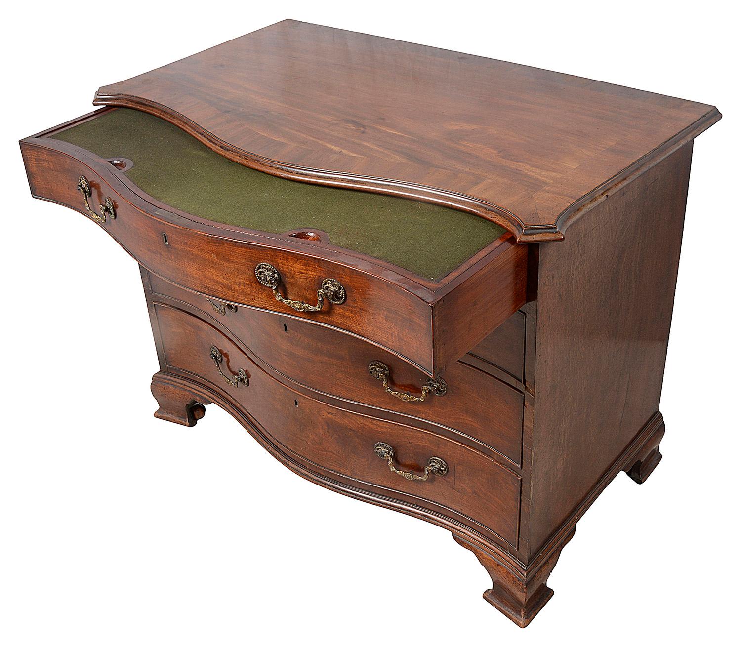 English Georgian Period Mahogany Serpentine Chest of Drawers, circa 1780 For Sale