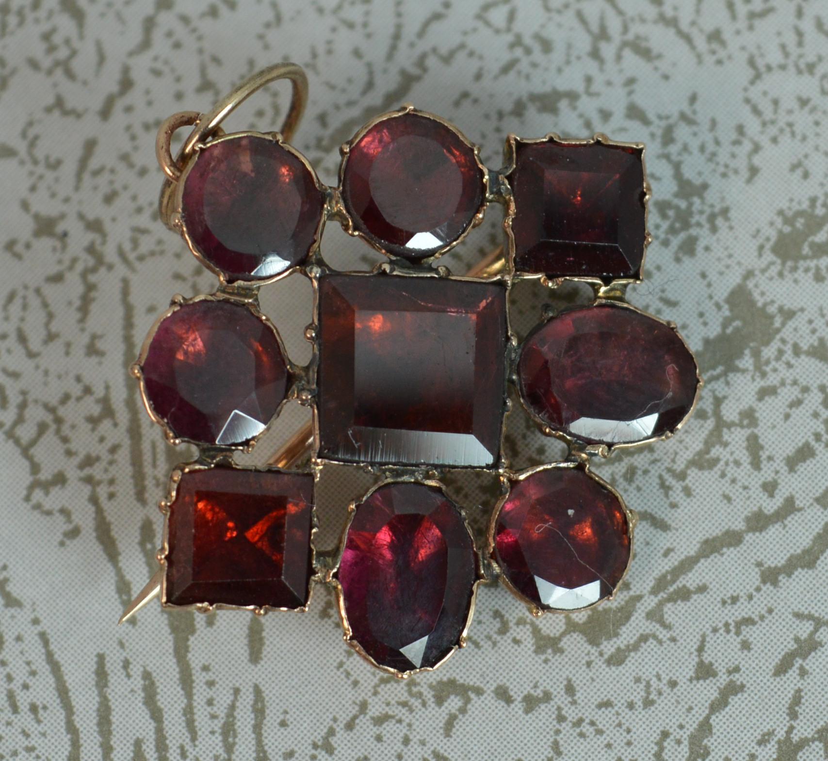 A rare true Georgian period pendant, circa 1770.

Solid 9 carat rose gold example with garnets.

Flat round, oval and square cut garnets in closed foiled back settings. 

CONDITION ; Excellent for age. Clean and polished. Securely set garnets. Issue