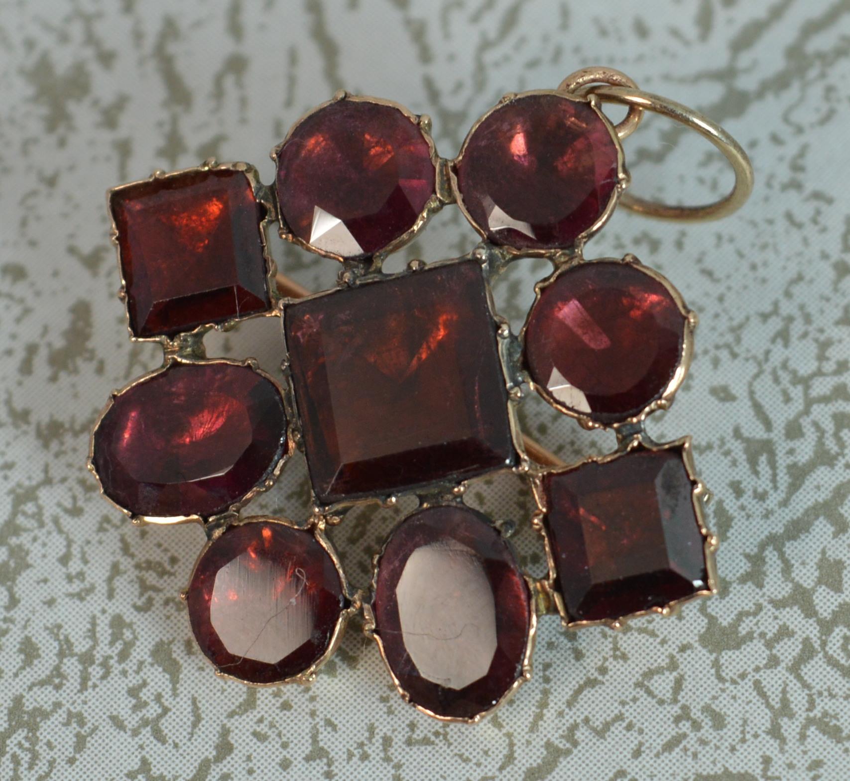 Georgian Period Rose Gold and Foiled Back Garnet Pendant Brooch In Excellent Condition In St Helens, GB