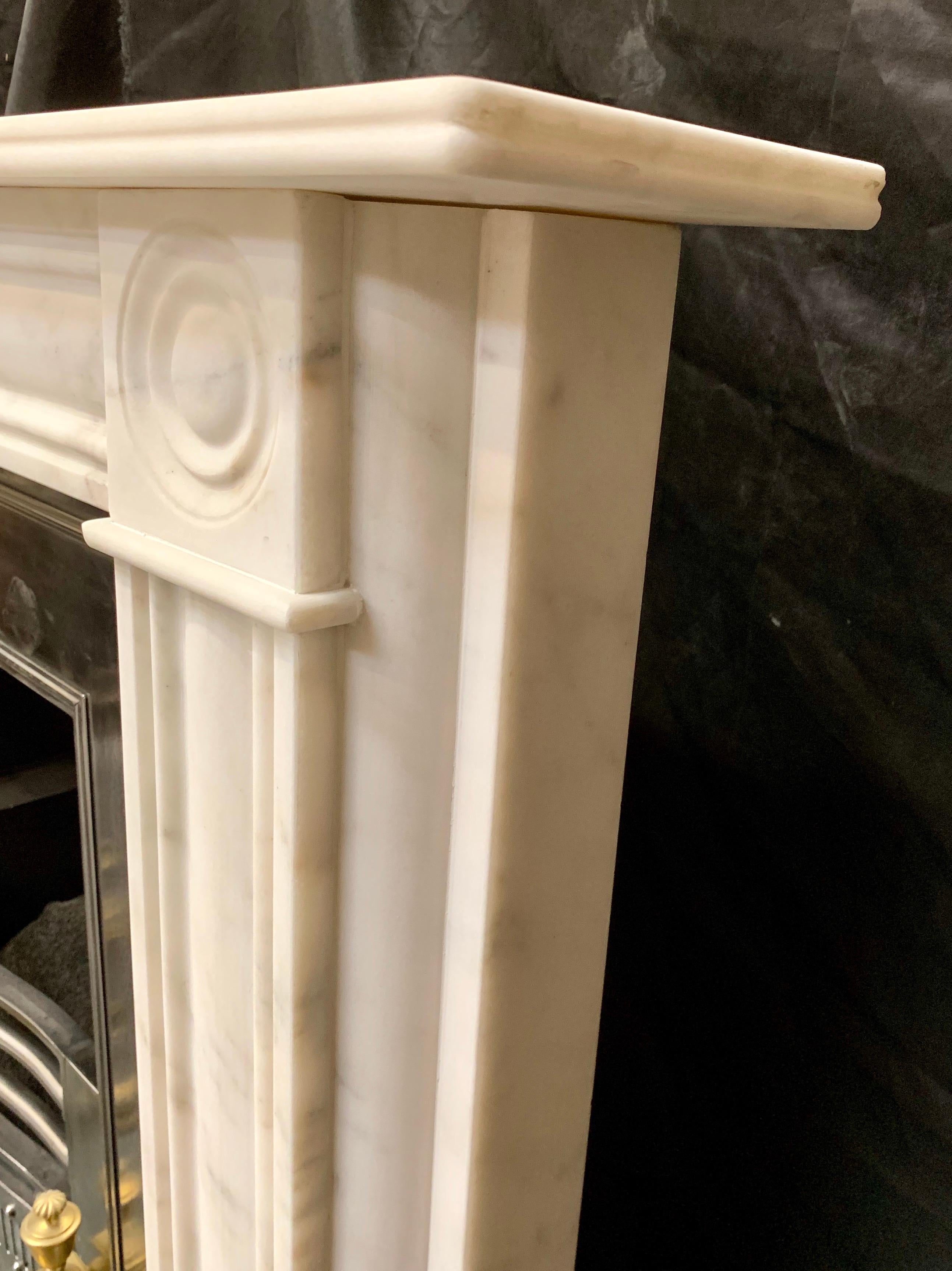 Georgian Period Style Statuary Marble Bullseye Fireplace Surround In Good Condition In Edinburgh, GB