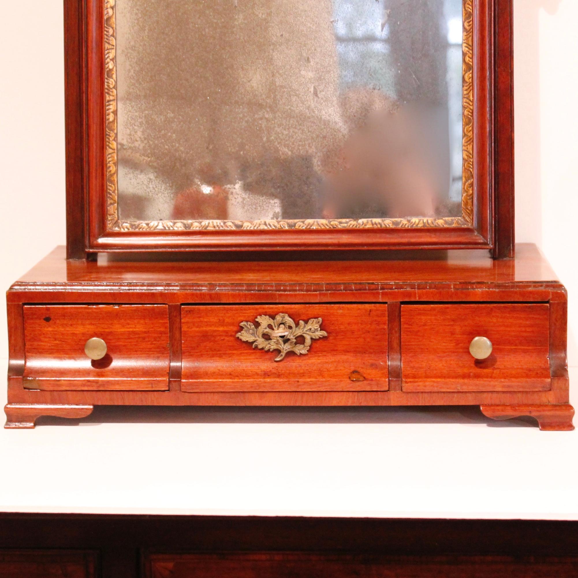 Hand-Carved Georgian Period Walnut and Parcel Gilt Dressing Mirror For Sale