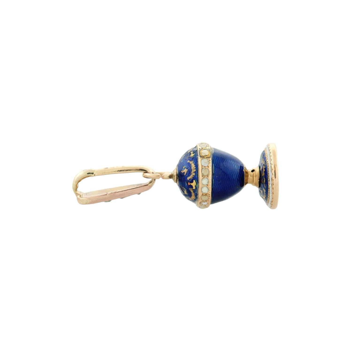 Georgien Petite urne/ampoule géorgienne en calcédoine 18 carats avec émail en vente
