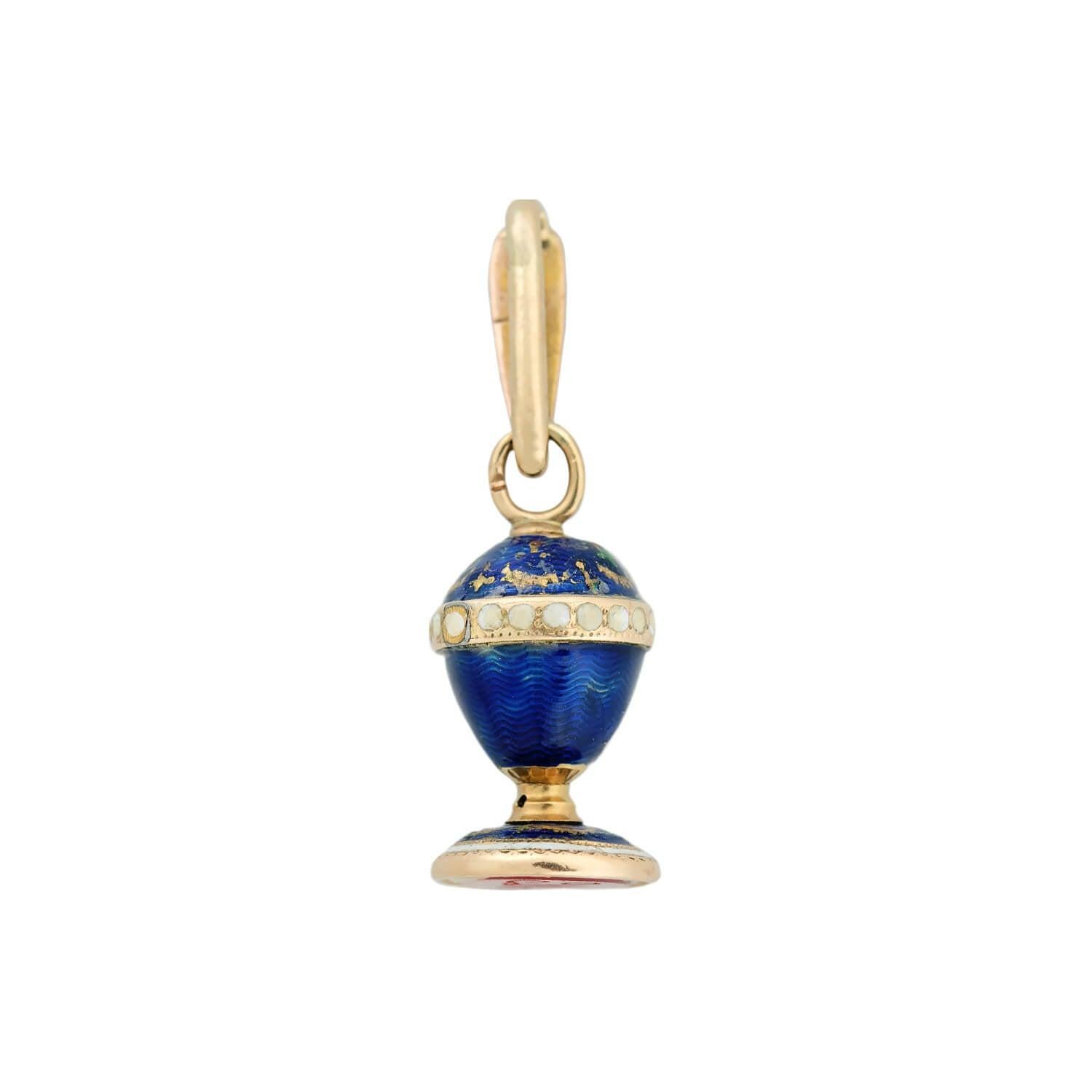 Taille ovale Petite urne/ampoule géorgienne en calcédoine 18 carats avec émail en vente