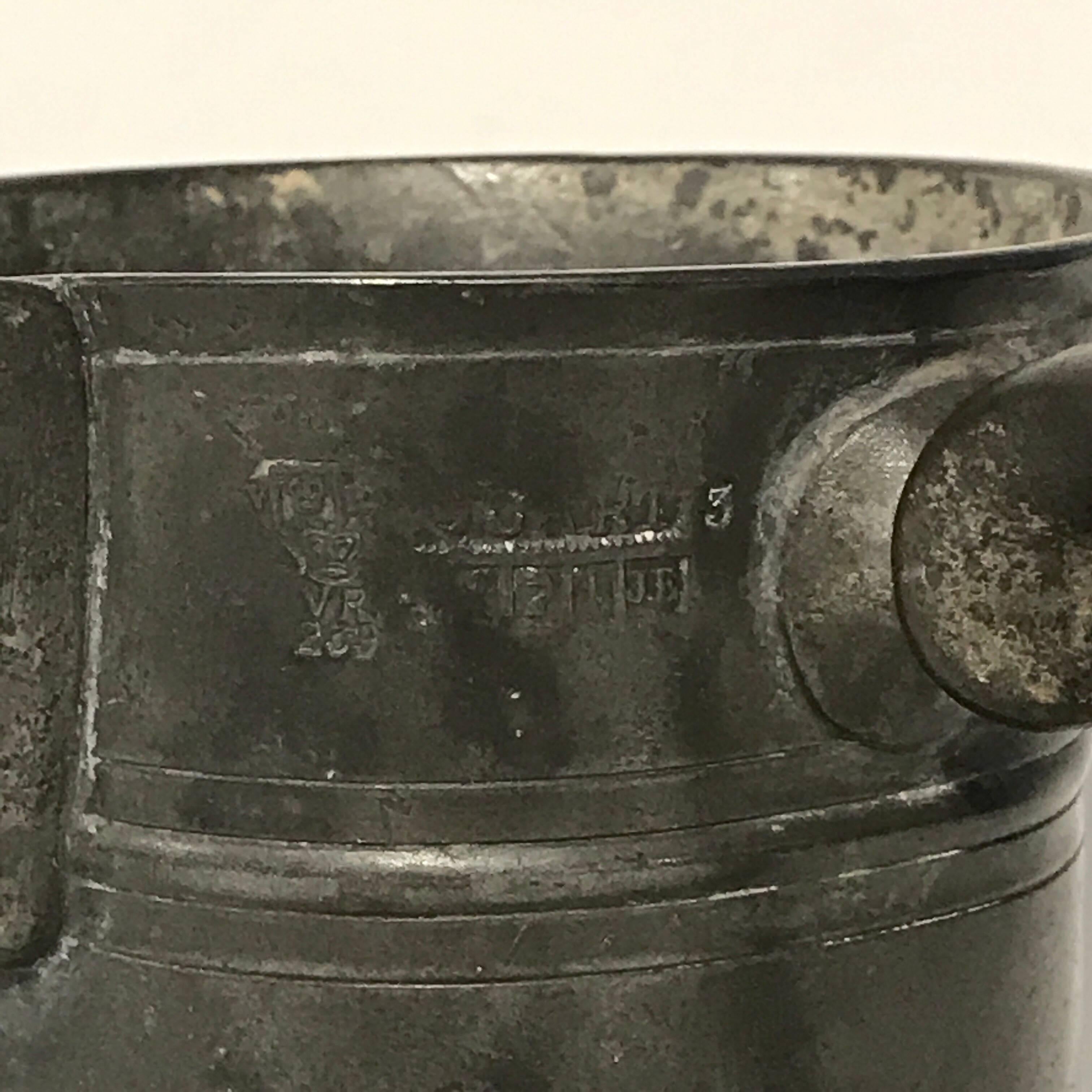 Georgian Pewter Measure from the Hope Inn, by Edward J Wilderness Row In Good Condition For Sale In West Palm Beach, FL