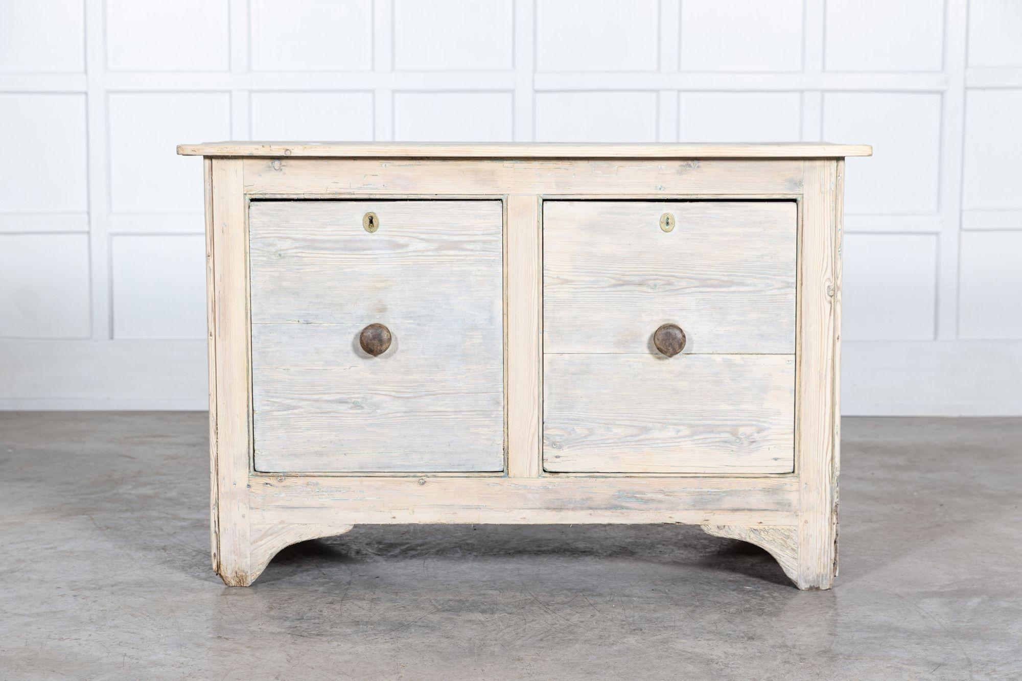 circa 1820.
Georgian pine bleached country house storage chest / counter Island.
sku 1310.
Measures: W122 x D54 x H80 cm.