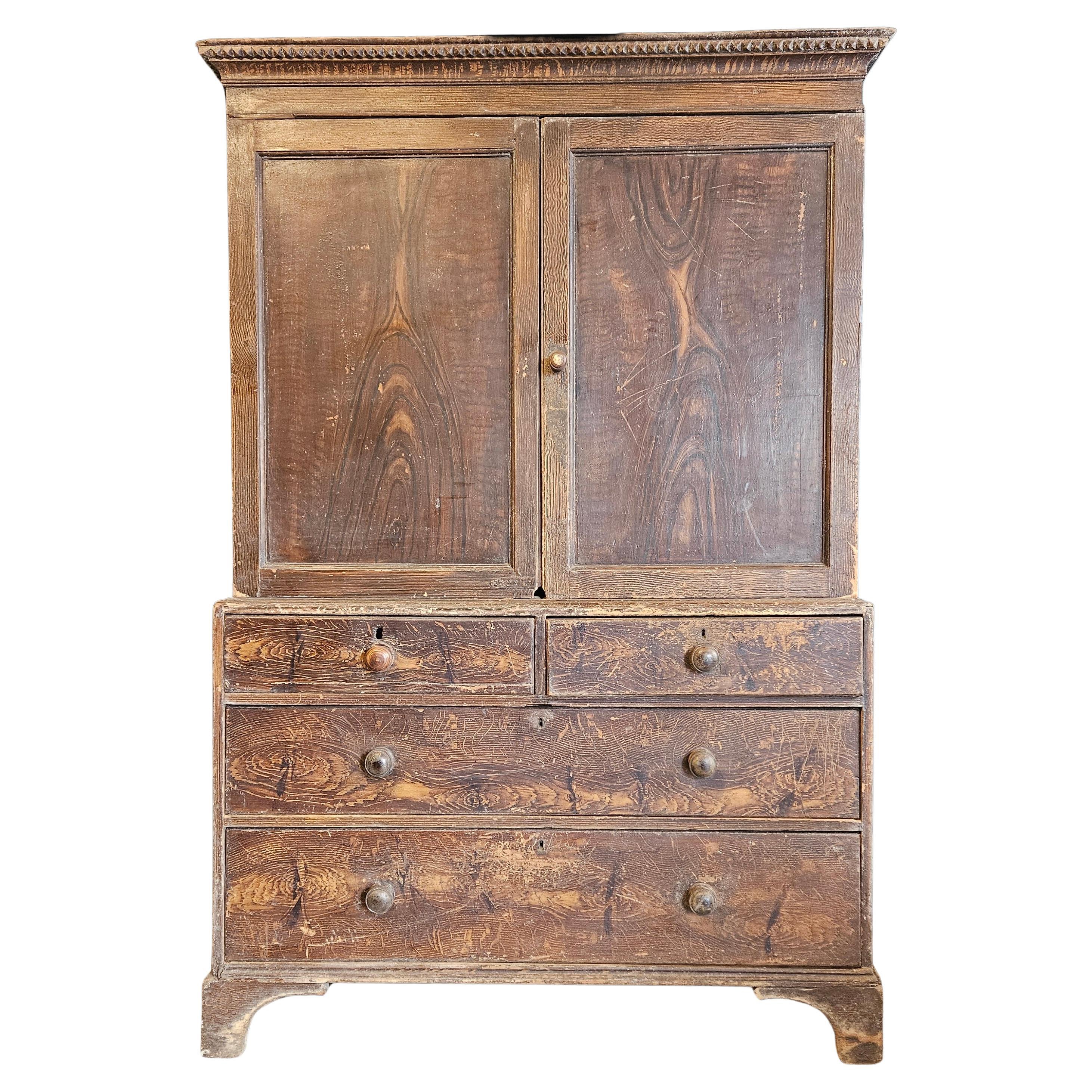 Haushälterinnenschrank aus georgianischer Kiefer in Originalfarbe im Angebot