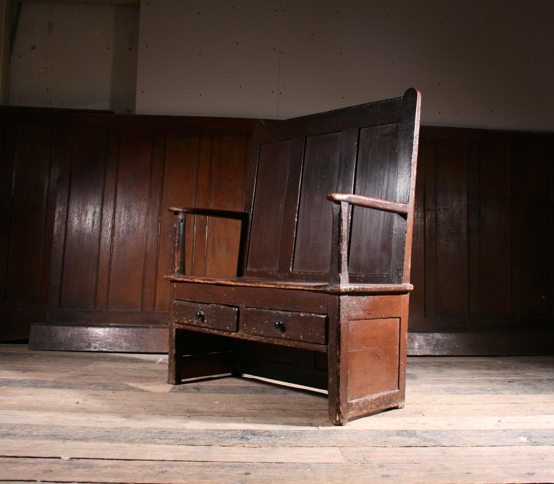 Georgianische Kiefer Siedlung in Originalfarbe (Englisch) im Angebot