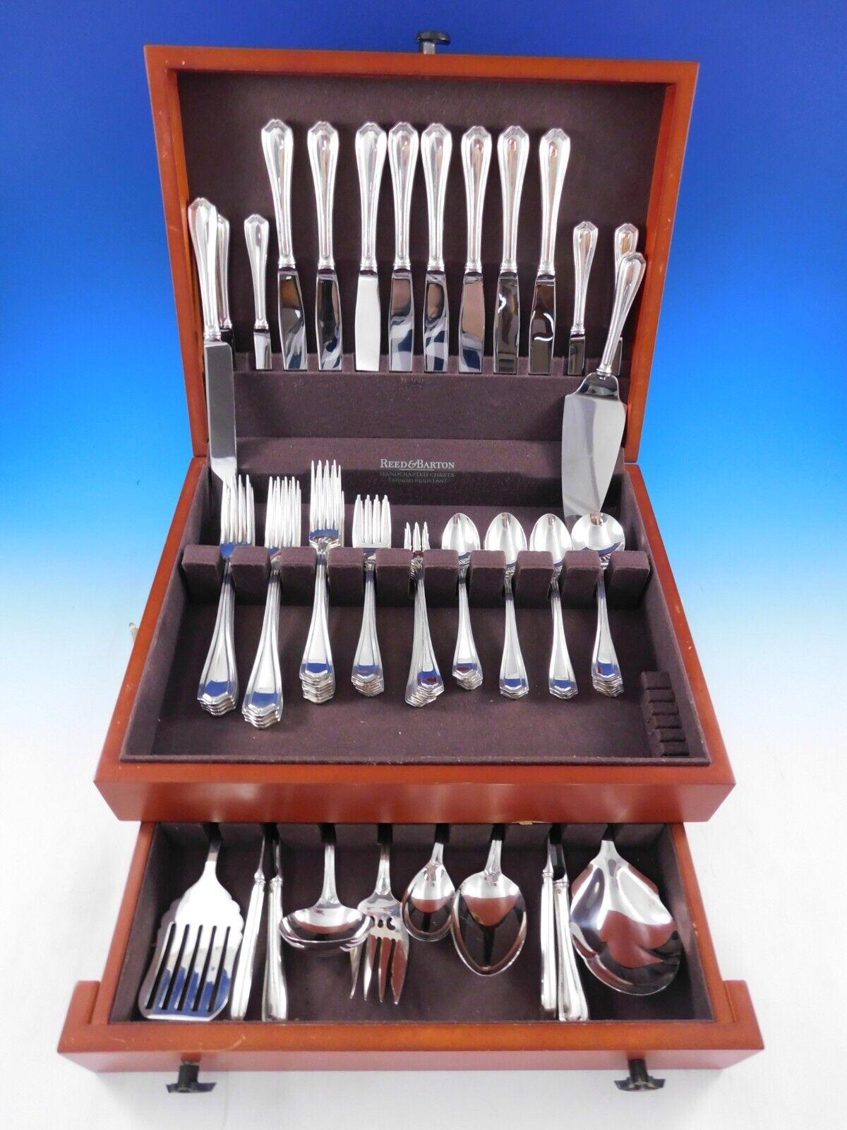 Magnifique service de couverts en argent sterling Georgian Plain by Birks (Canada) - 81 pièces. Cet ensemble comprend :

8 Couteaux de table, 9 3/4
8 fourchettes pour le dîner, 7 3/4
8 Fourchettes à déjeuner/dessert, 7 1/8