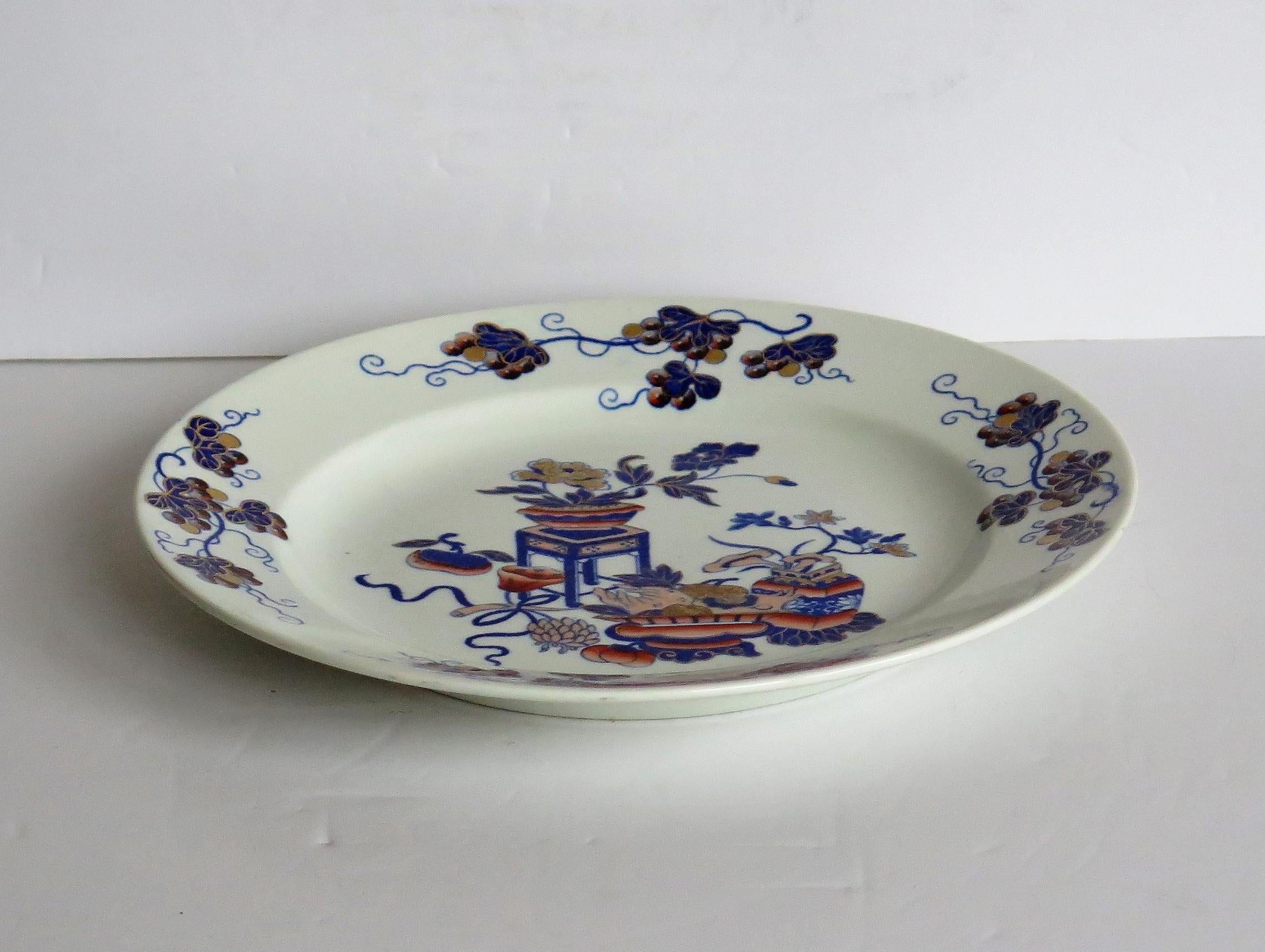 Hand-Painted Georgian Plate by Spode in Gilded Bow Pot Pattern Number 2954, circa 1820 For Sale