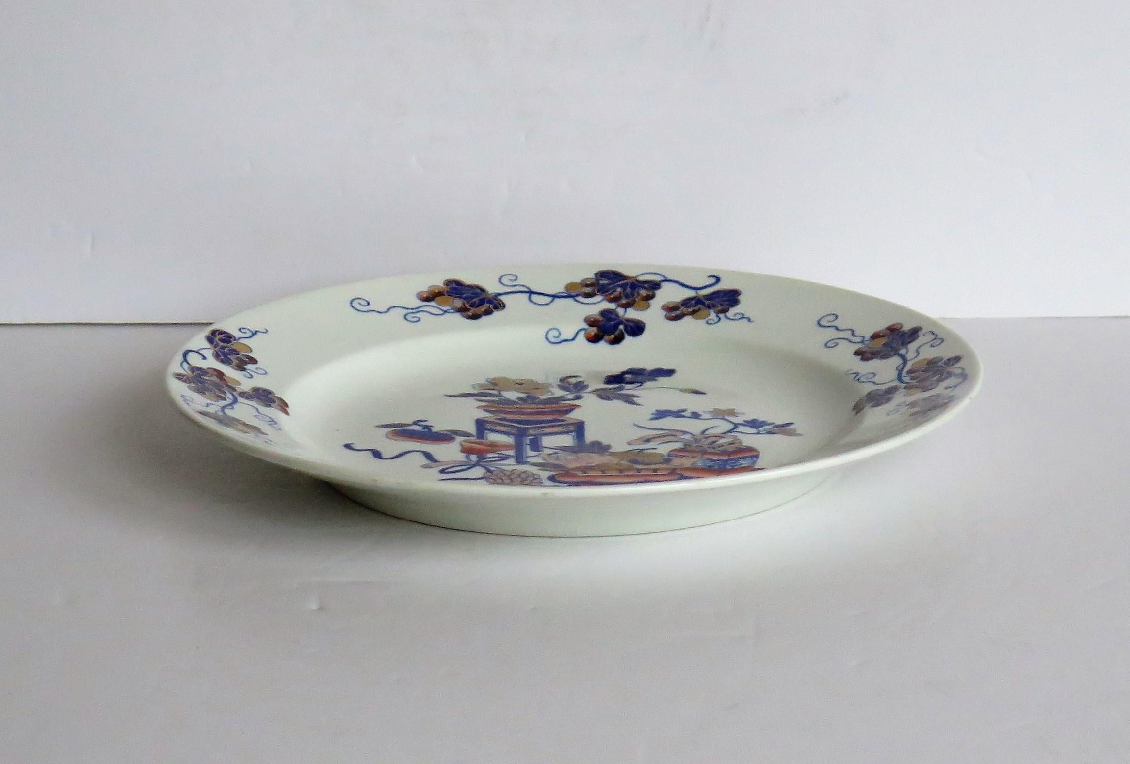 Georgian Plate by Spode in Gilded Bow Pot Pattern Number 2954, circa 1820 In Good Condition For Sale In Lincoln, Lincolnshire