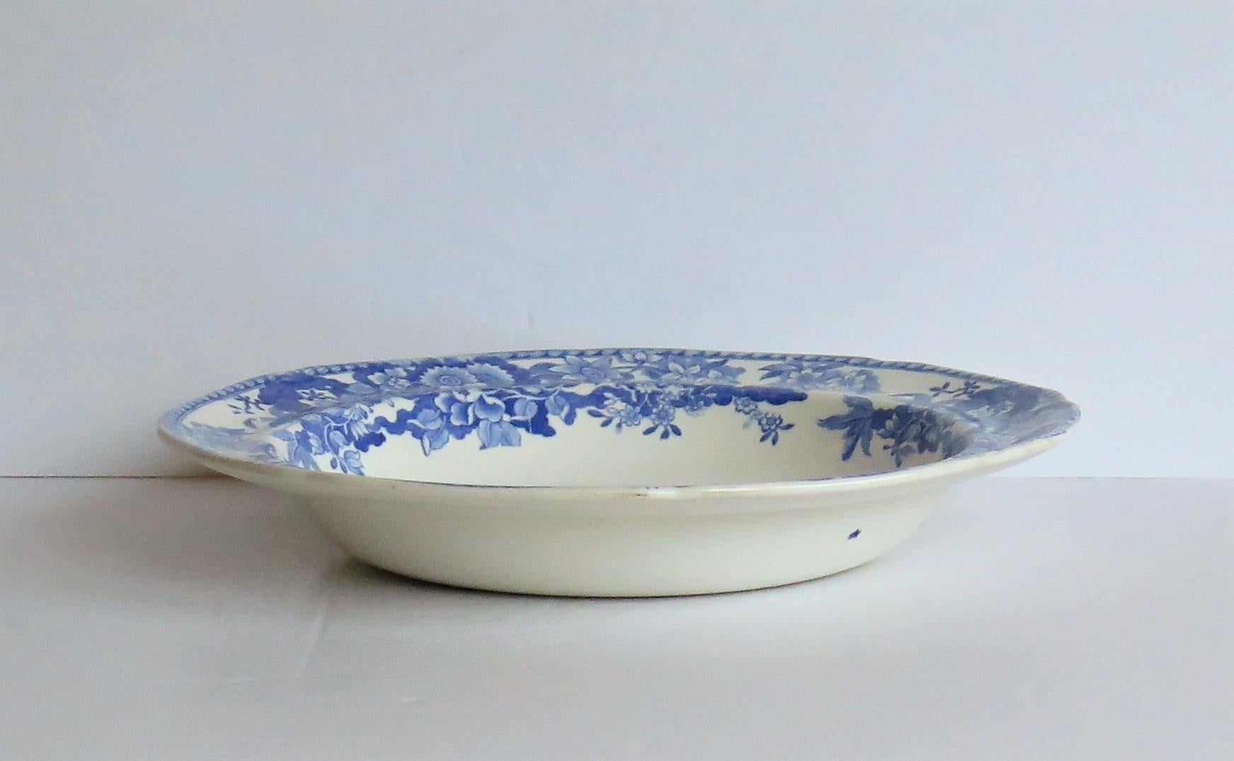 Georgian Plate or Bowl by Spode in Blue and White Union Wreath Ptn No.3, Ca 1820 3