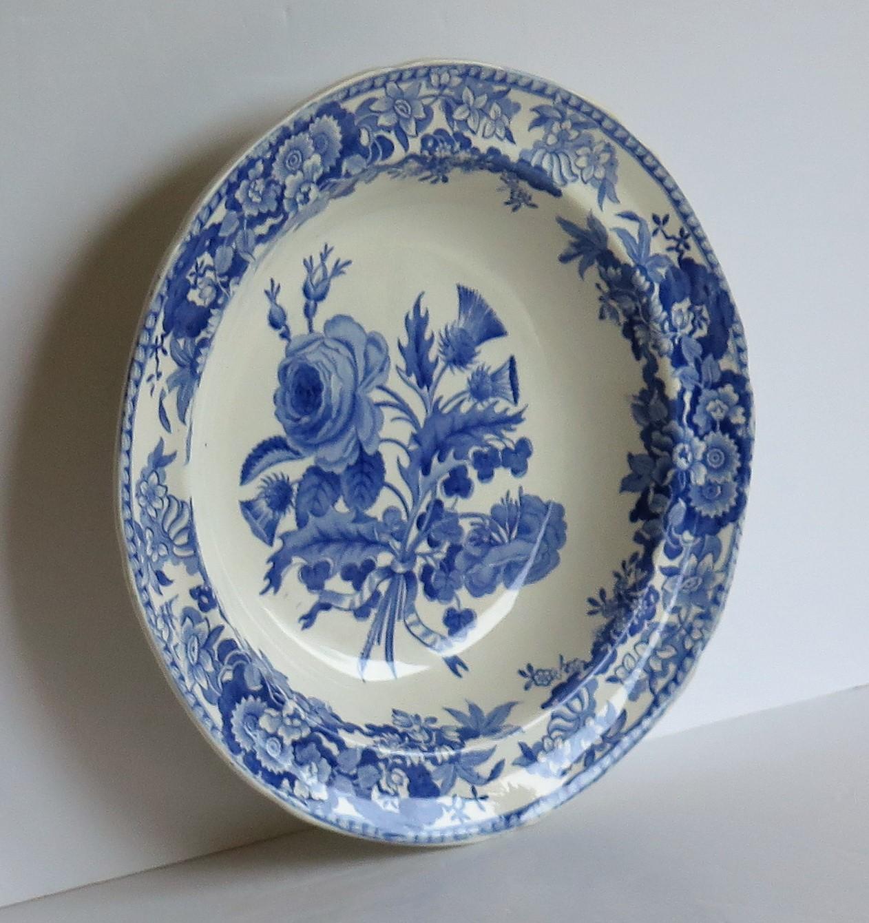 English Georgian Plate or Bowl by Spode in Blue and White Union Wreath Ptn No.3, Ca 1820