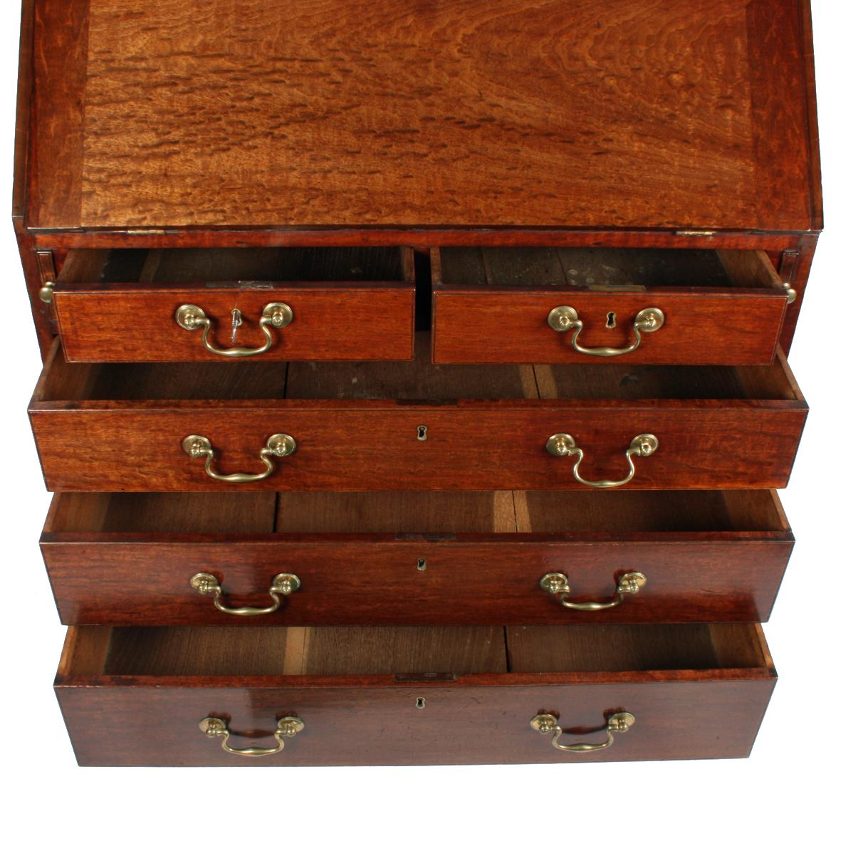 18th Century Georgian 'Plum Pudding' Mahogany Bureau Desk For Sale 1