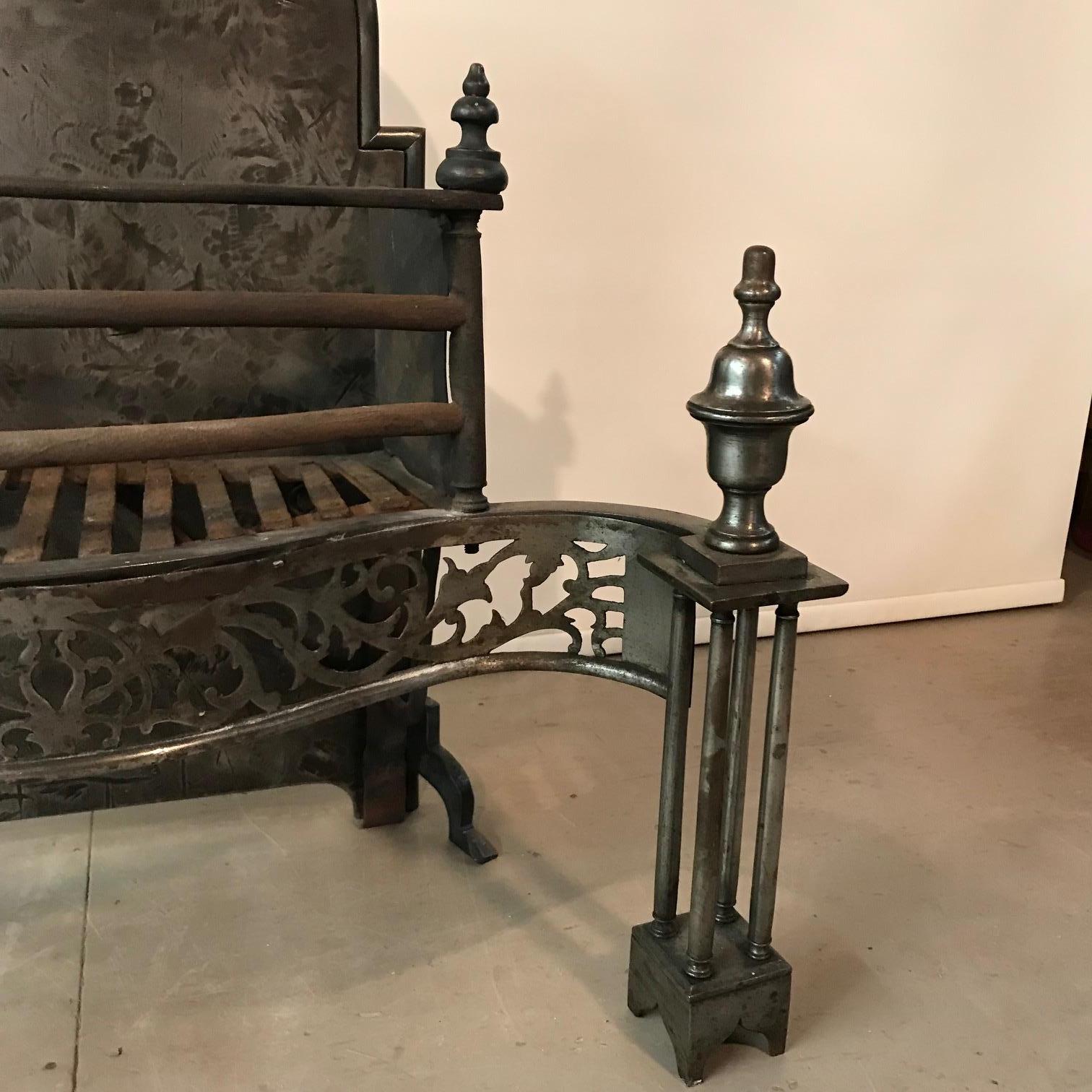 Grille de cheminée géorgienne en acier poli, vers 1800 Bon état - En vente à Montreal, QC