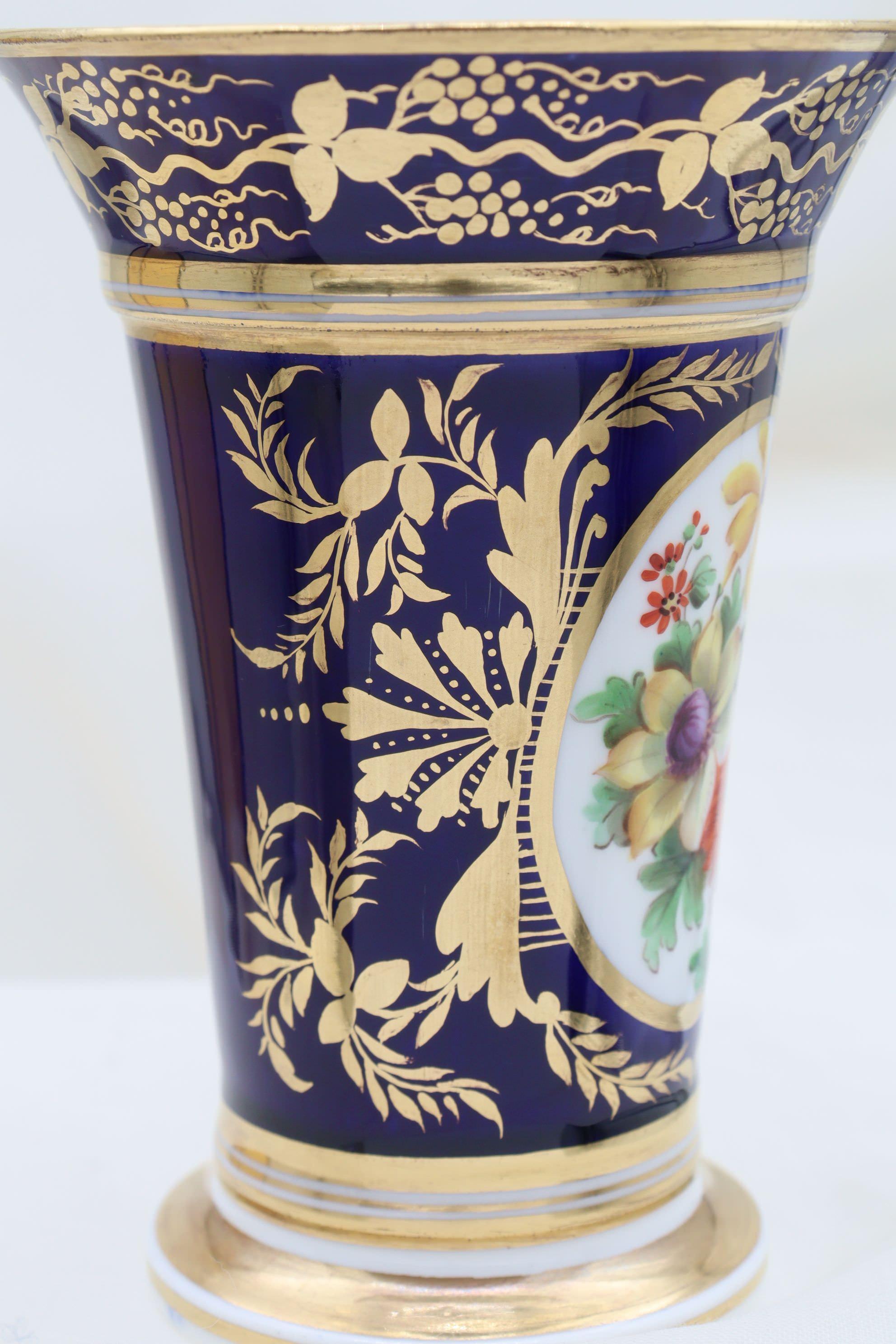 English Georgian porcelain hand painted and gilded spill vase For Sale