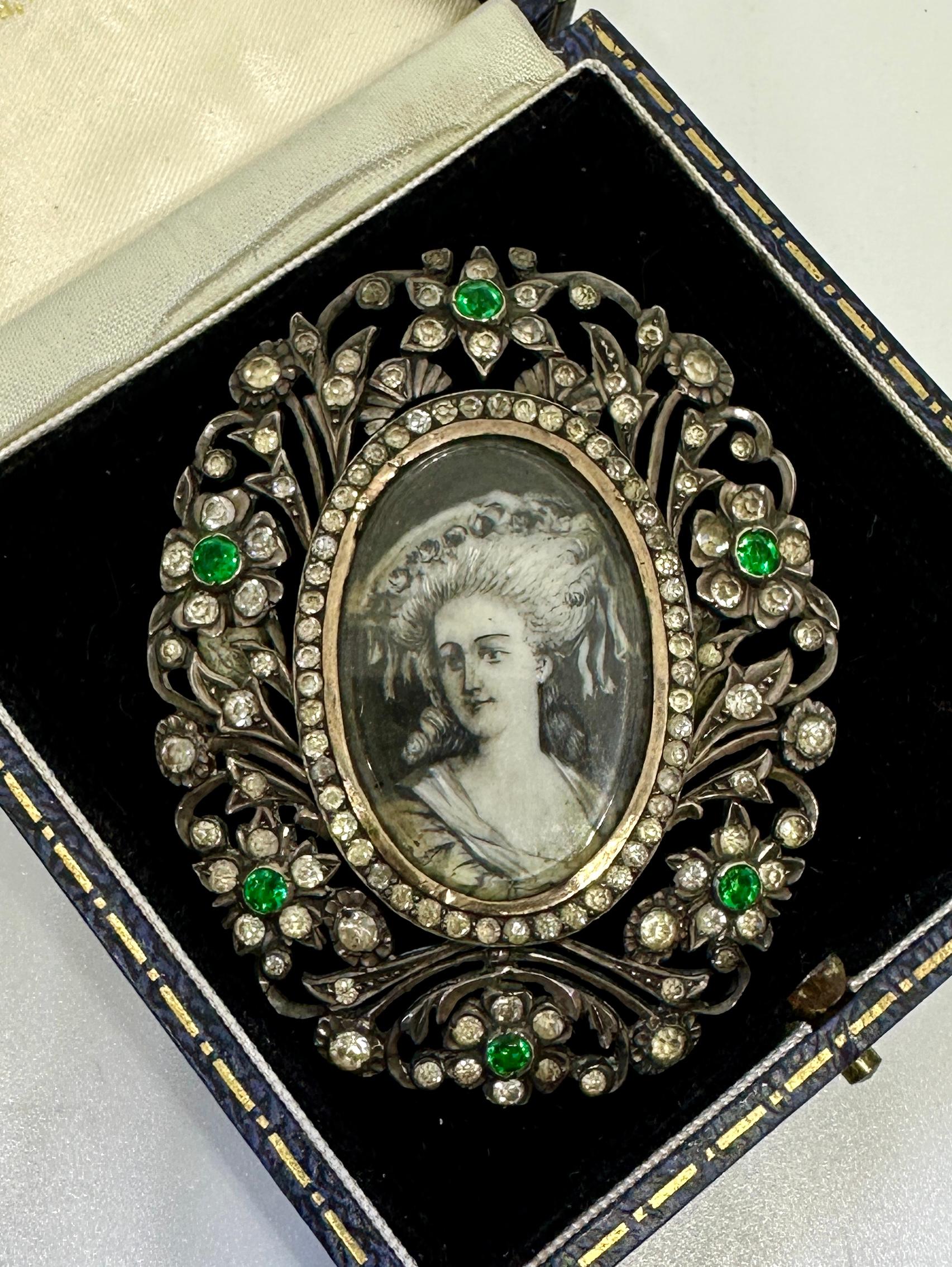da uomo o donna Ciondolo con ritratto georgiano dell'inizio del XIX secolo in pasta d'argento En Grisaille in vendita
