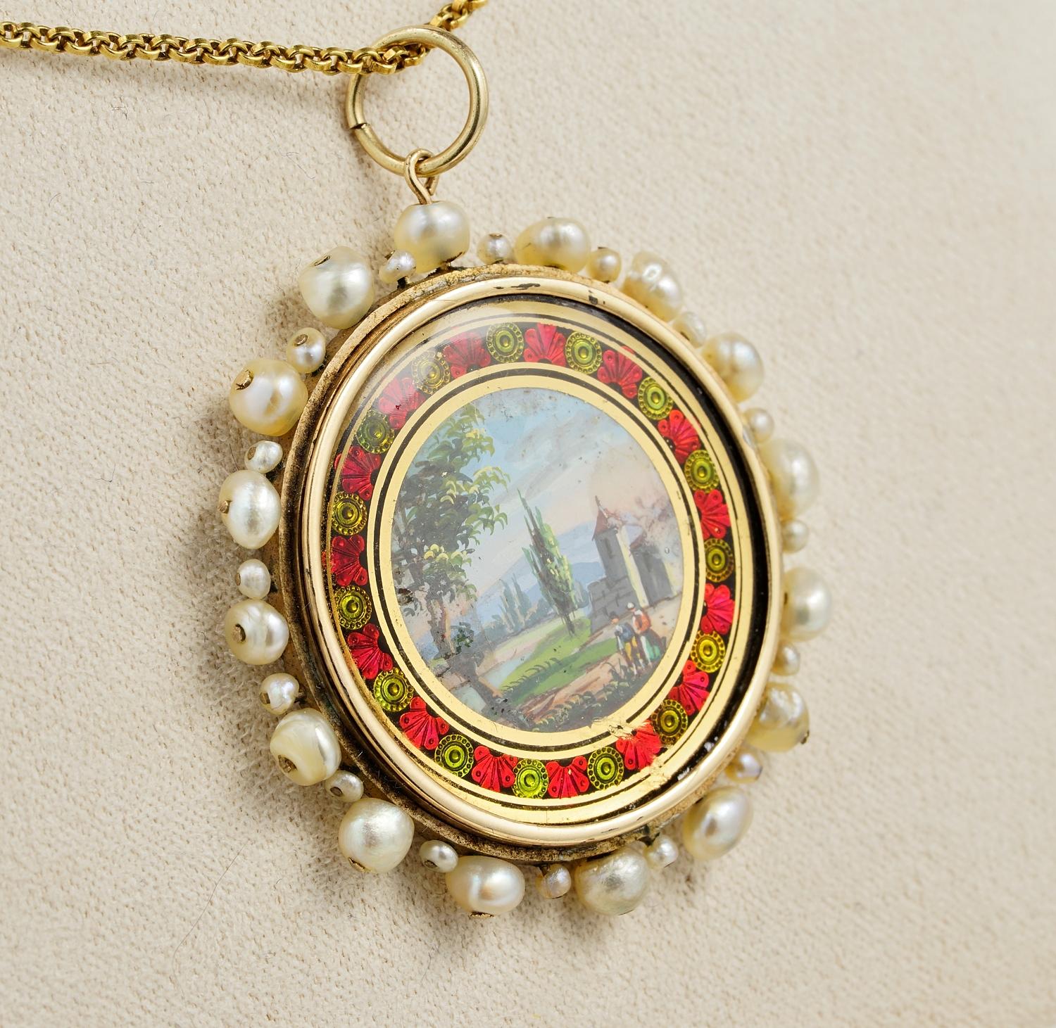 Georgian Rare Natural Pearl Painted Miniature Enamel Pendant 18 Karat In Good Condition For Sale In Napoli, IT