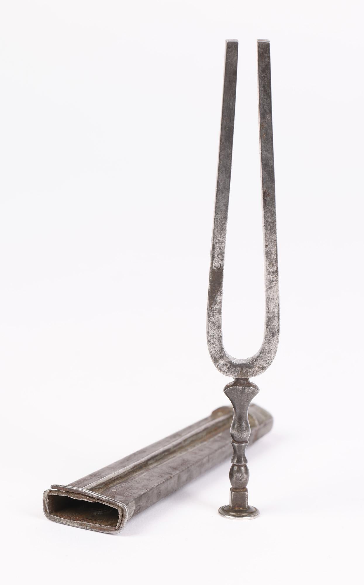 Georgian Rare Steel Cased Tuning Fork In Good Condition For Sale In Bishop's Stortford, Hertfordshire