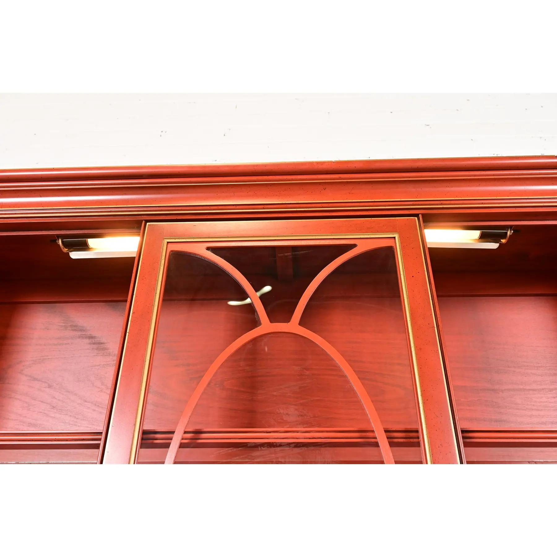 Libreria georgiana laccata rossa e illuminata con scrivania a scomparsa in vendita 5