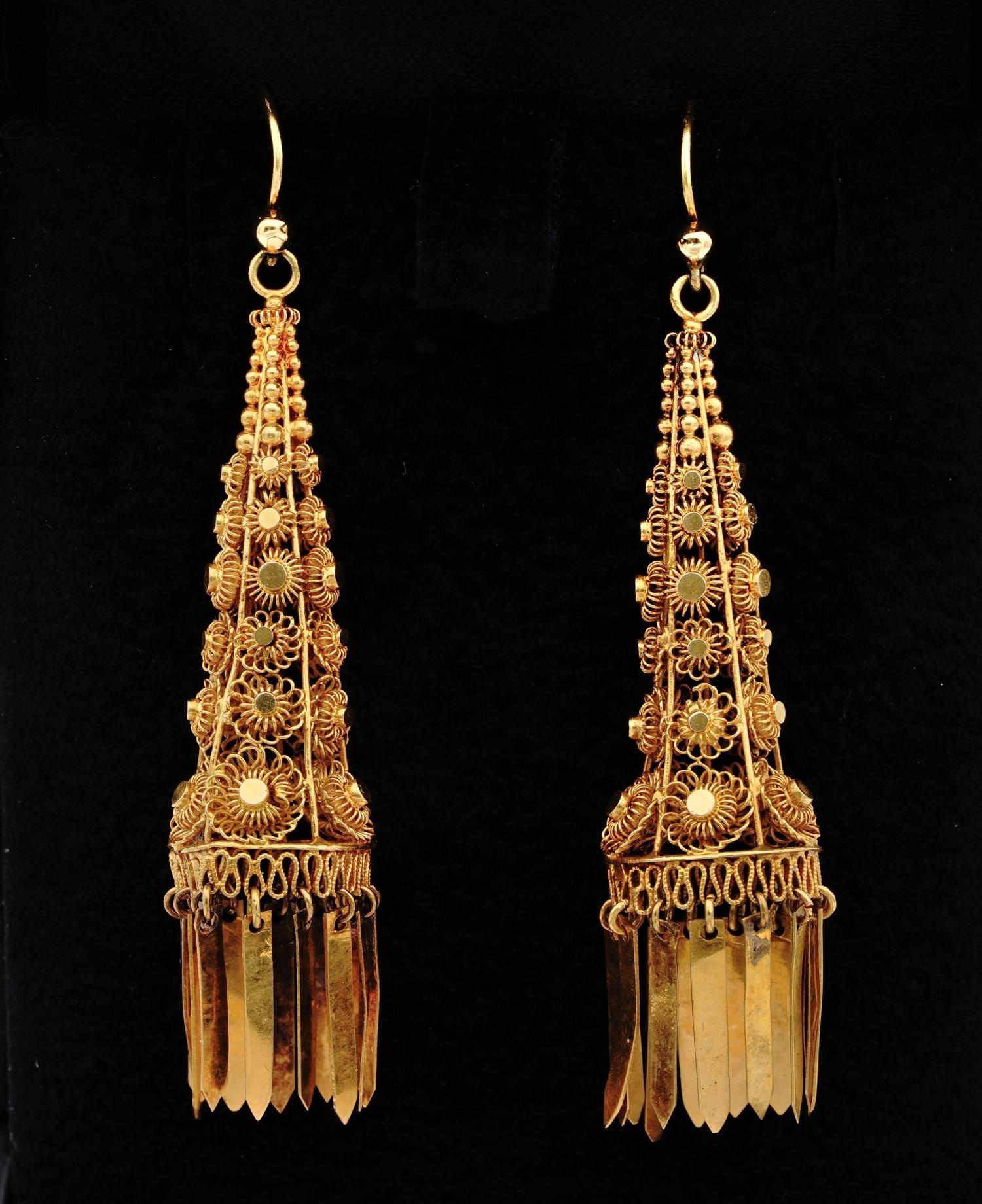 Sense Past Art

Artistry made of the rarest Cannetille work all solid 18 KT solid gold Georgian drop earrings in transition to the Regency period of richest colour of gold 1800/1820 ca
Of very charming elongated conical shape amazingly made by