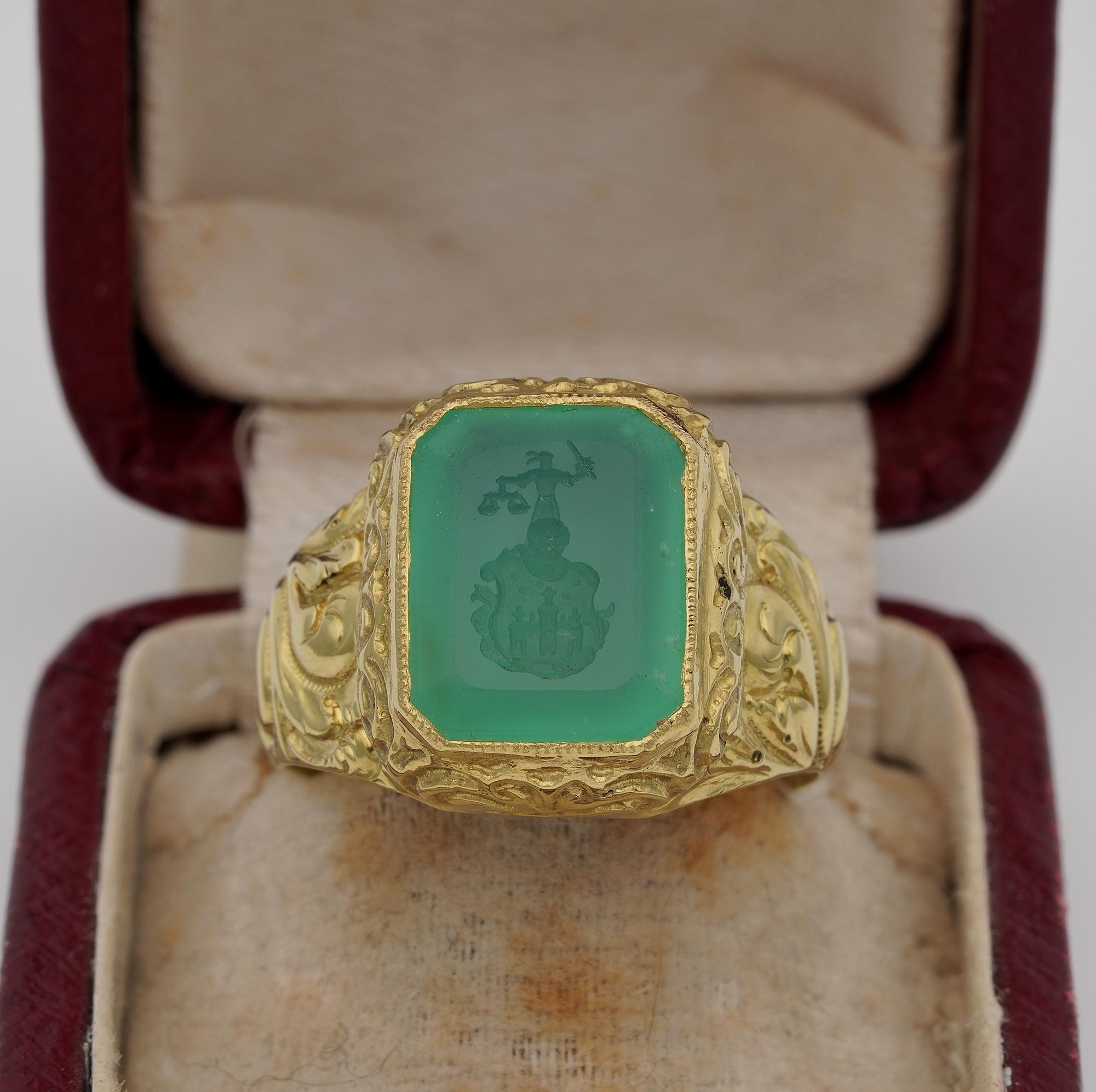 Status through History
Regency period 1820 /1840 ca, beautiful Intaglio signet ring, mounted in 18 karat yellow gold
Collet set with an Emerald cut Natural Green Prasiolite also called Green Amethyst (tested) carved with an intaglio of Coat of Arms