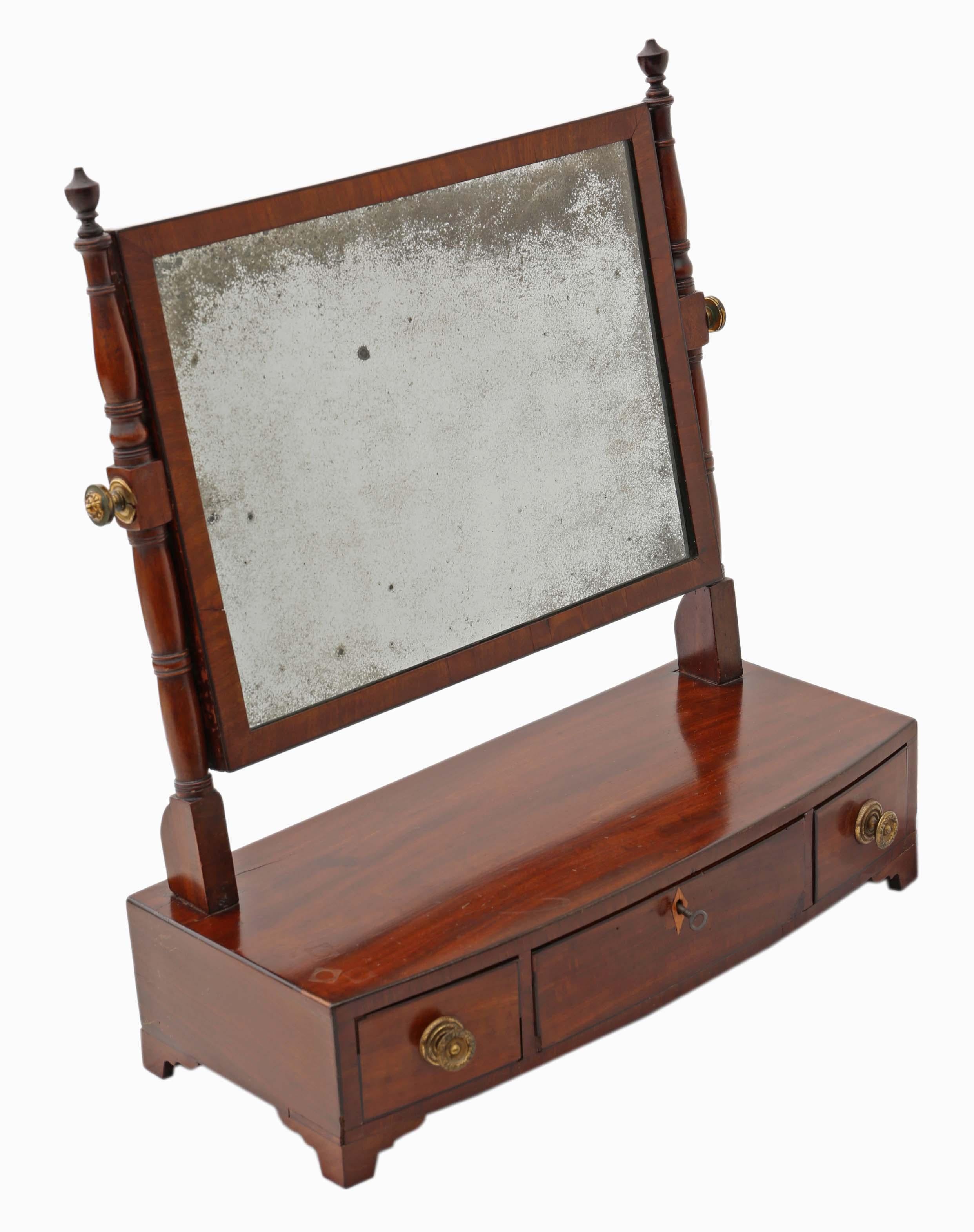 Antique circa 1810-1830 Georgian / Regency line inlaid mahogany swing dressing table or toilet mirror.
This is a lovely mirror, that is full of age and charm, with great proportions.
A rare find, that would look amazing in the right location.
The