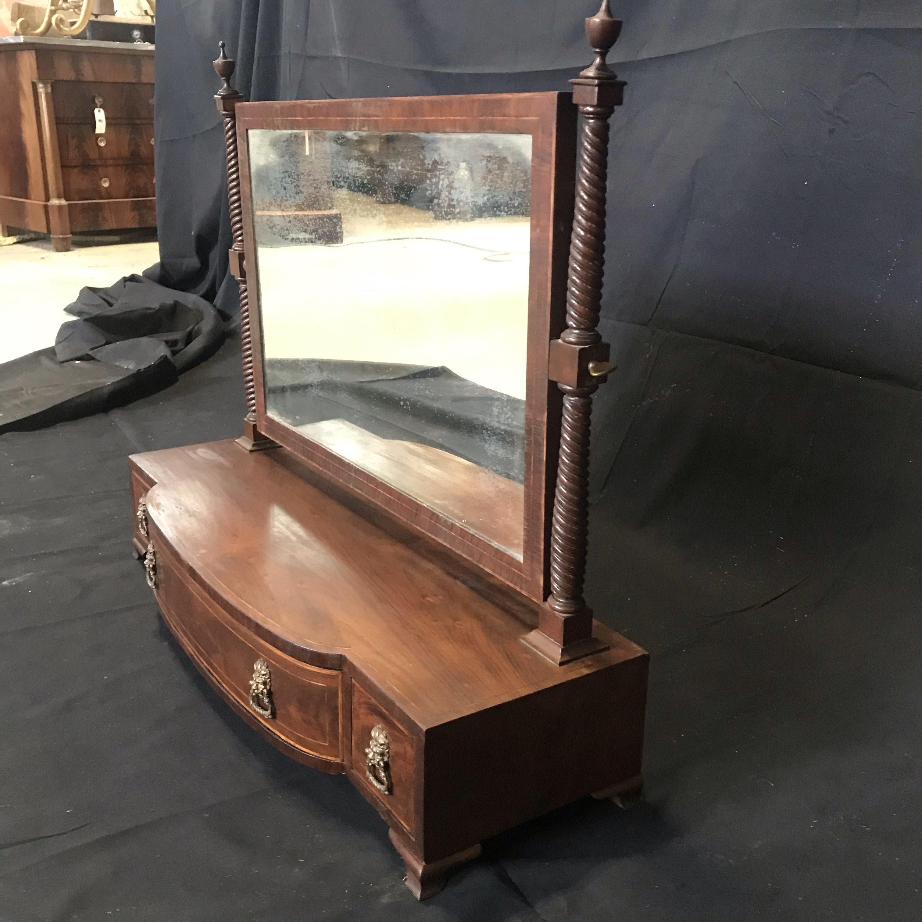 Georgian Regency Mahogany Dressing Table Swing Mirror Toilet with Lions Heads In Good Condition For Sale In Hopewell, NJ