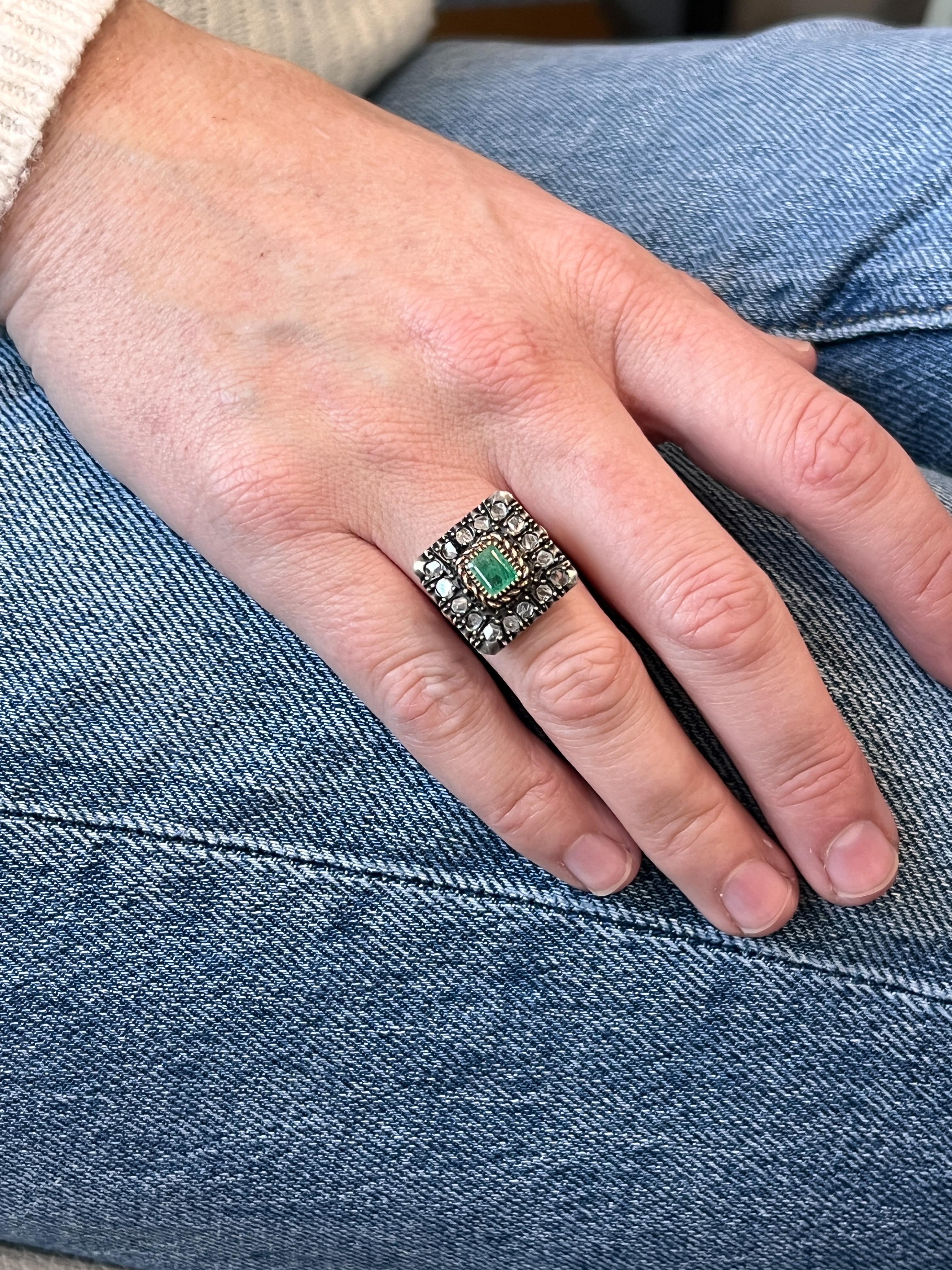 Taille émeraude Reproduction géorgienne Bague en argent sterling or jaune 14k diamant émeraude années 1950 en vente