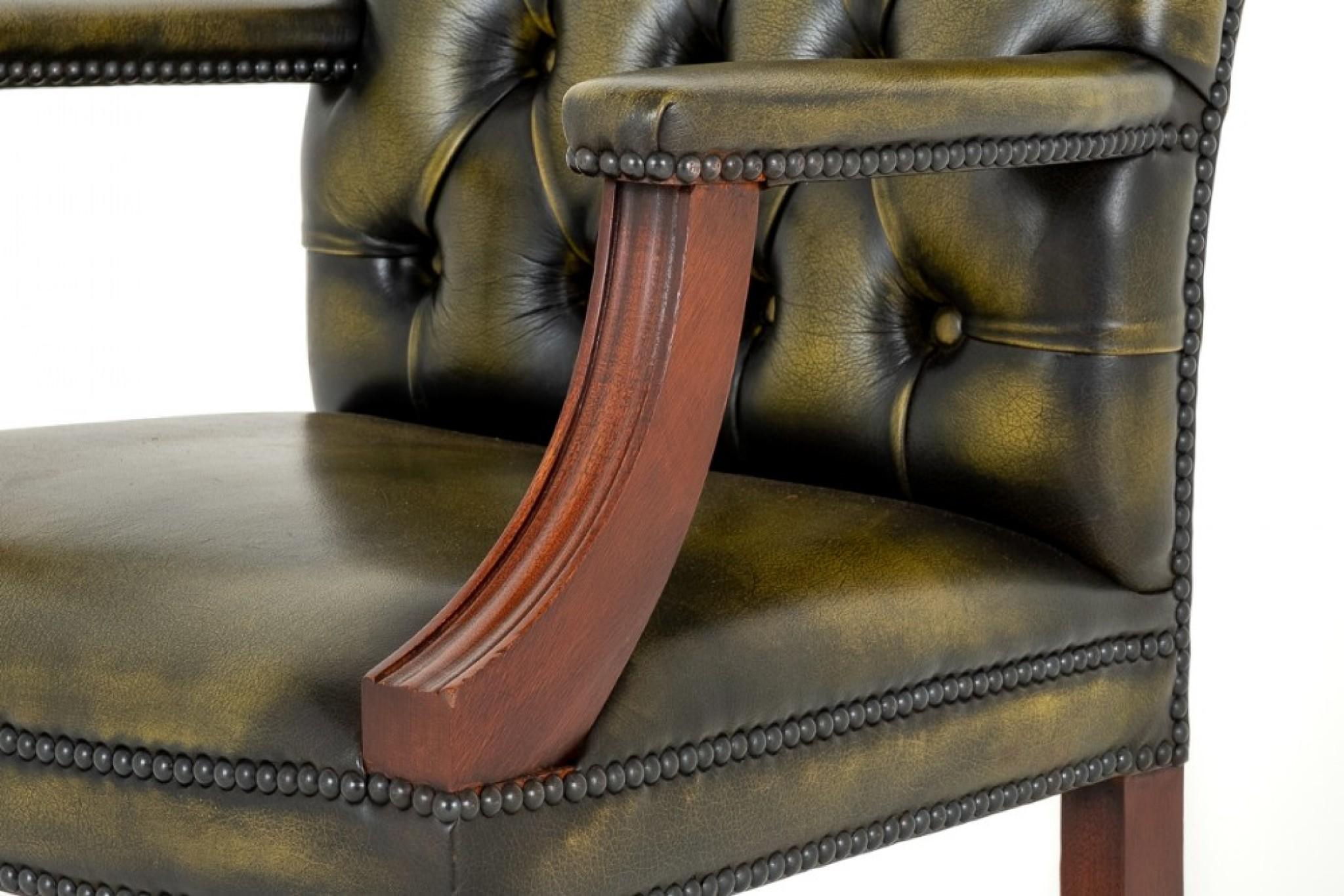 Acajou Fauteuil en cuir de style néo-géorgien Gainsborough en vente