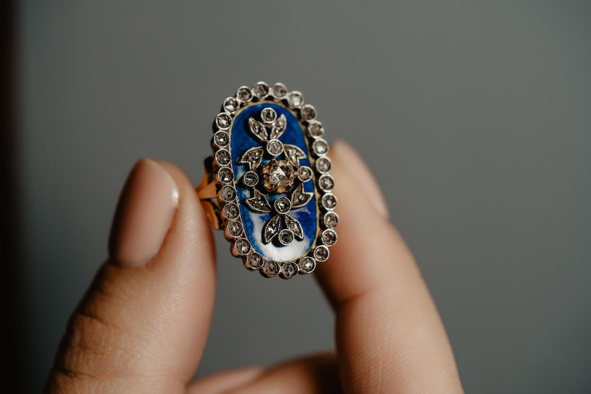 A unique vintage revival of Georgian era 'Ring of the Sky' - 'Bague de firmament'. Made of solid 14ct gold, British. Dating back to the mid-1700's and set with magnificent midnight-blue enamel. The rings centerpiece is accented with five very clear