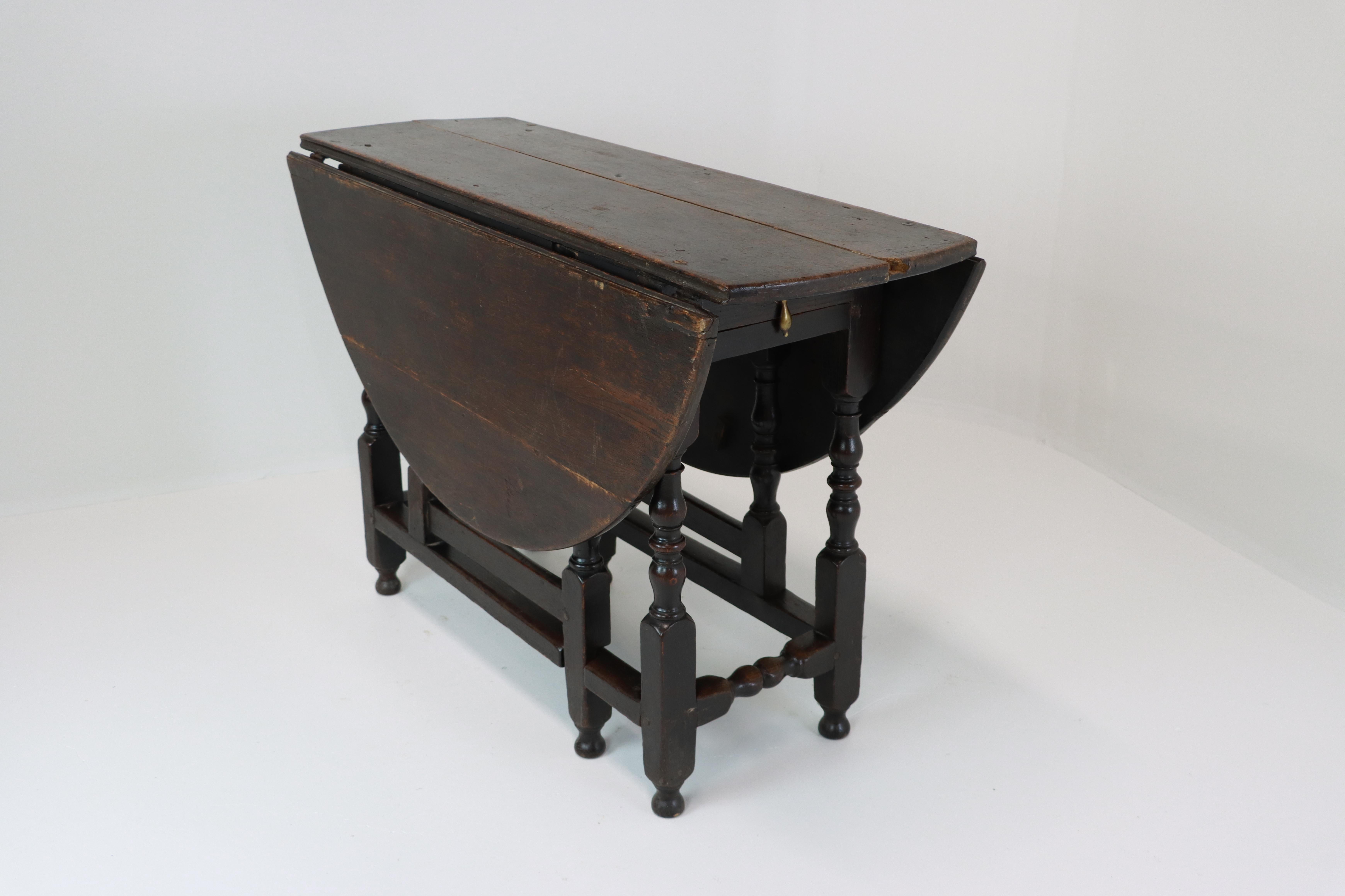 Georgian Revival English Barley Twist Oak Gateleg Table For Sale 5