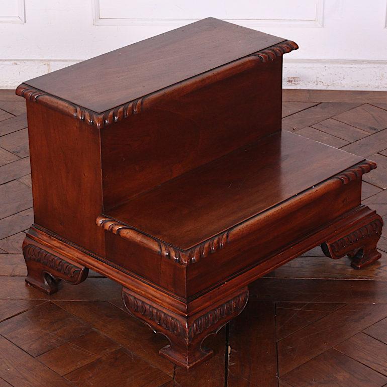 Georgian Revival Flame Mahogany Chest on Chest 3