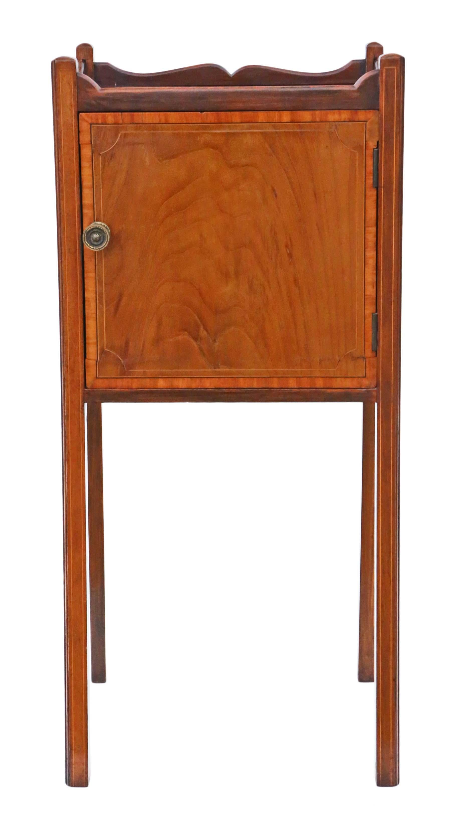 Antique Georgian revival circa 1905 mahogany tray top bedside table or cupboard.
No loose joints and no woodworm. Full of age, character and charm.
Would look great in the right location!
Overall maximum dimensions: 36cm W x 30.5cm D x 78.5cm