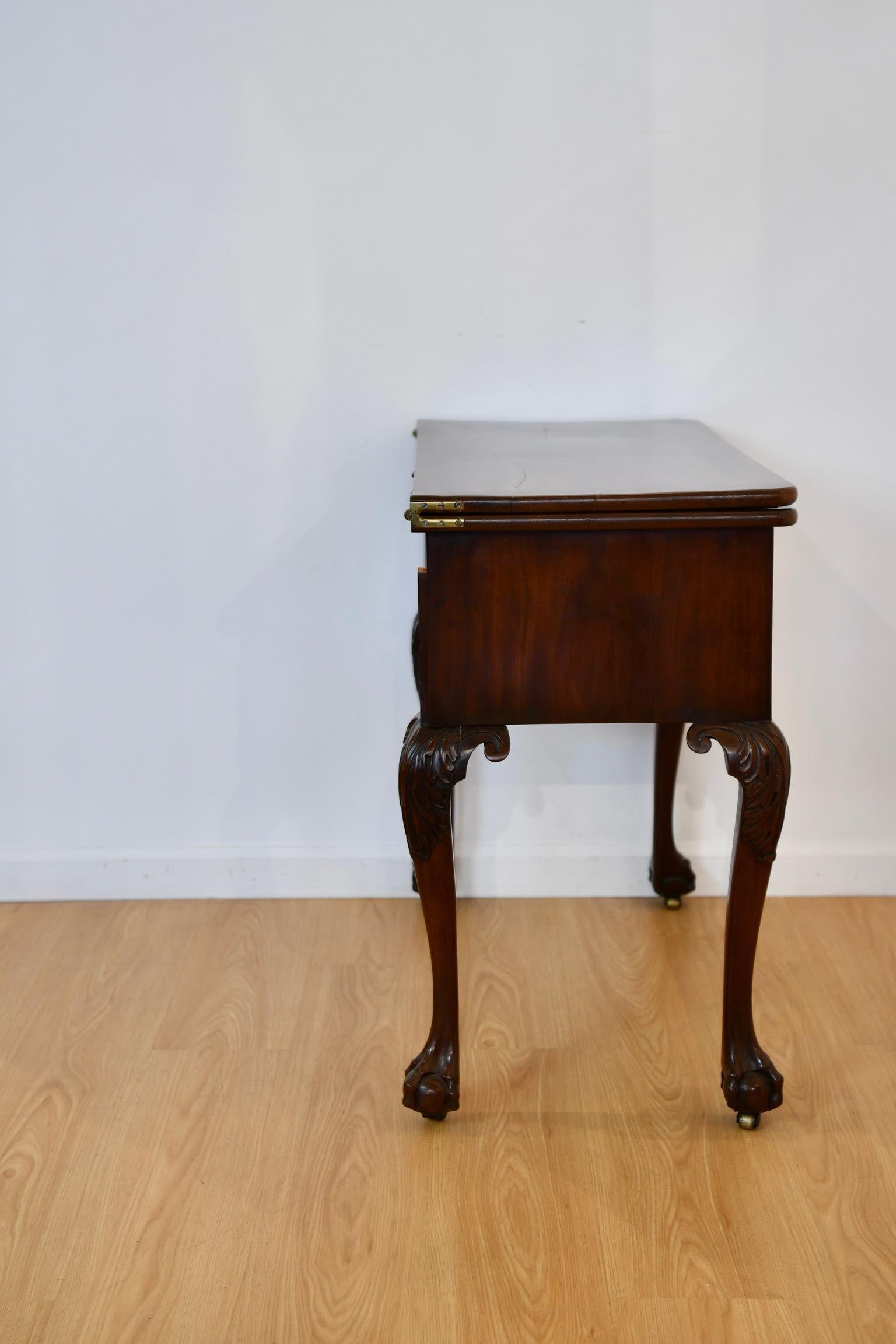 Georgian Revival Transforming Desk and Games Table For Sale 1