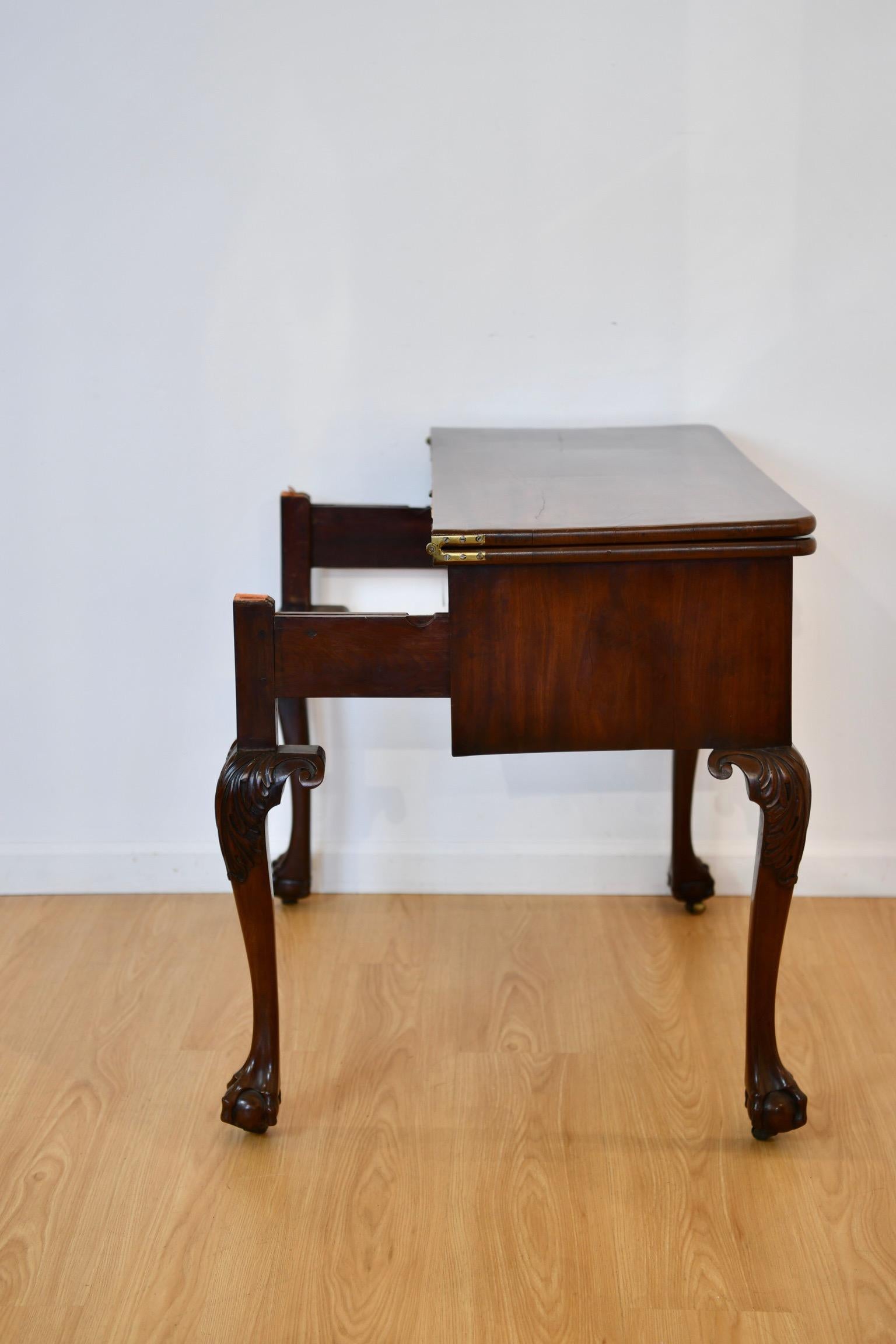Georgian Revival Transforming Desk and Games Table For Sale 2