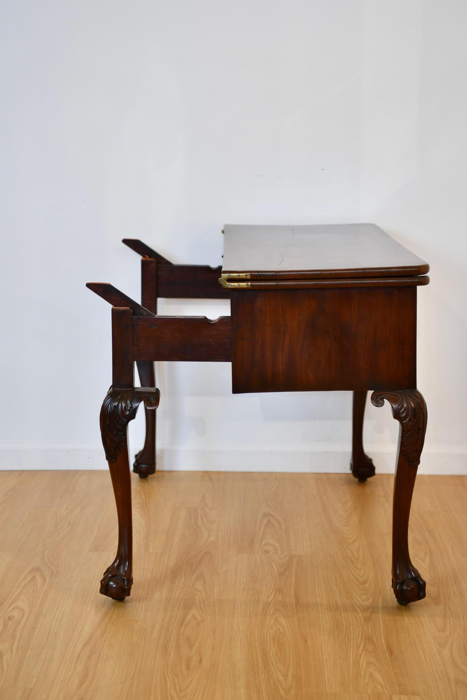 Georgian Revival Transforming Desk and Games Table For Sale 3