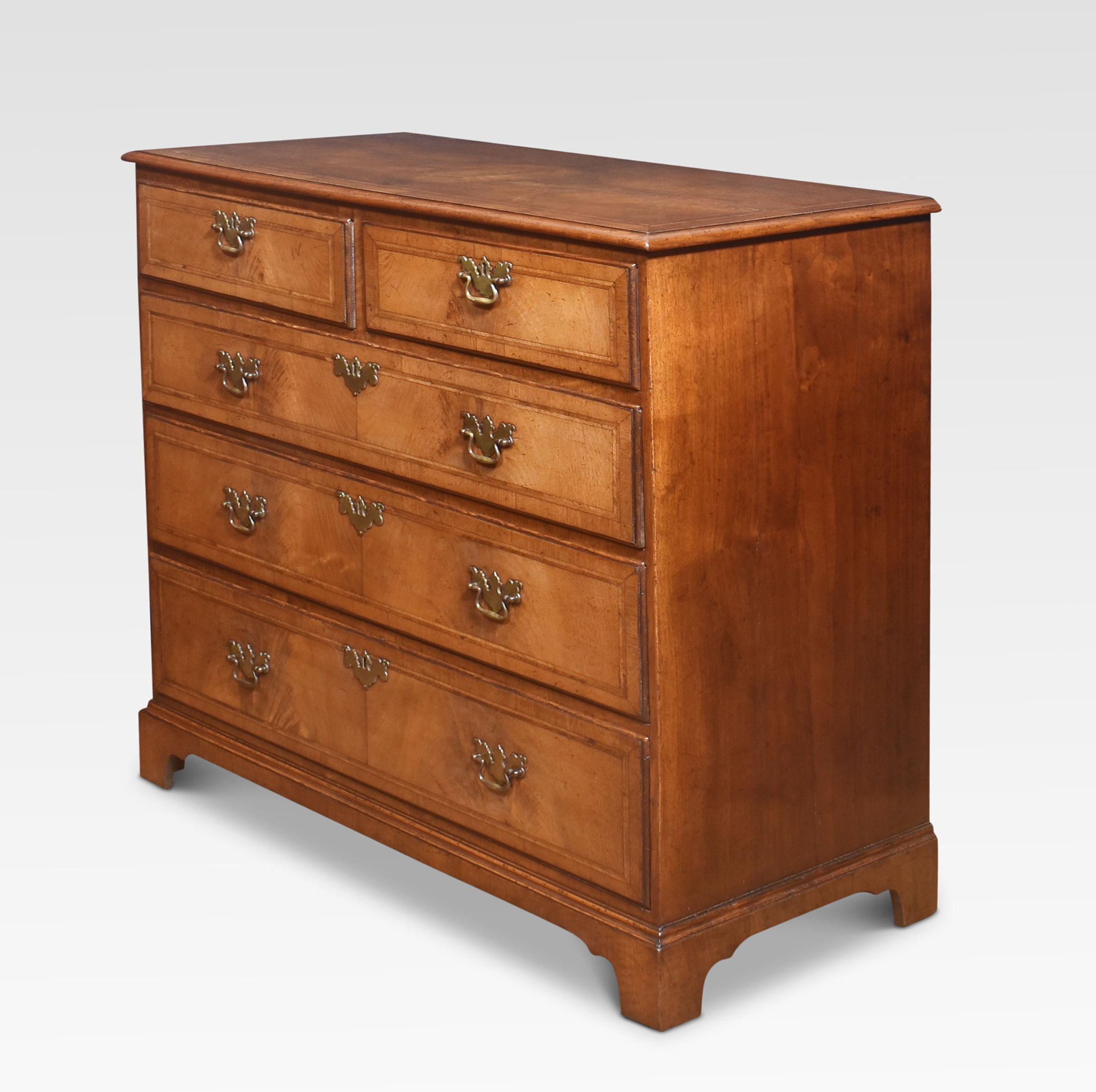 Georgian revival walnut chest of drawers In Good Condition In Cheshire, GB