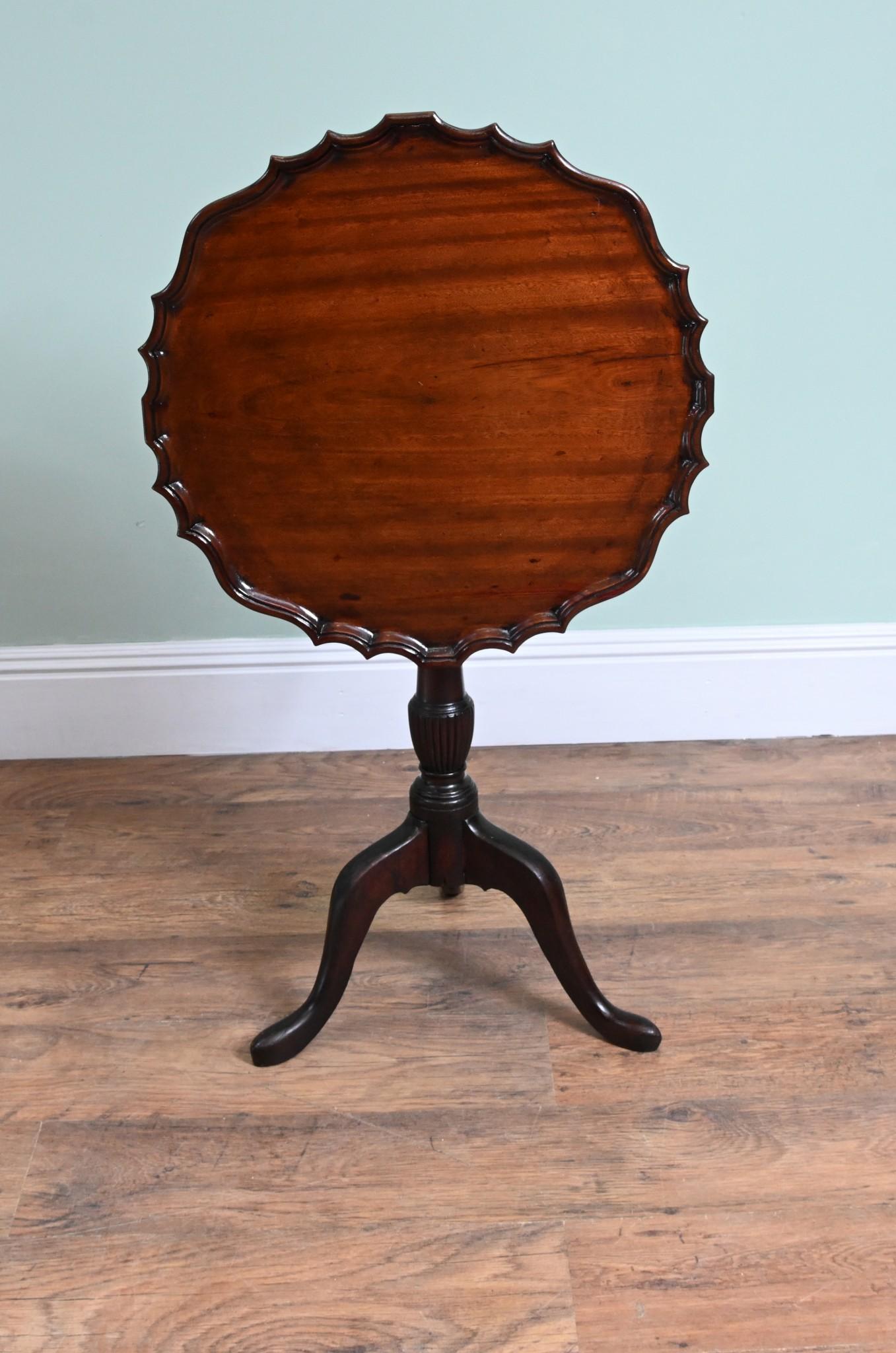 Georgian Revival Wine Table Side Tip Top Pie Crust In Good Condition For Sale In Potters Bar, GB